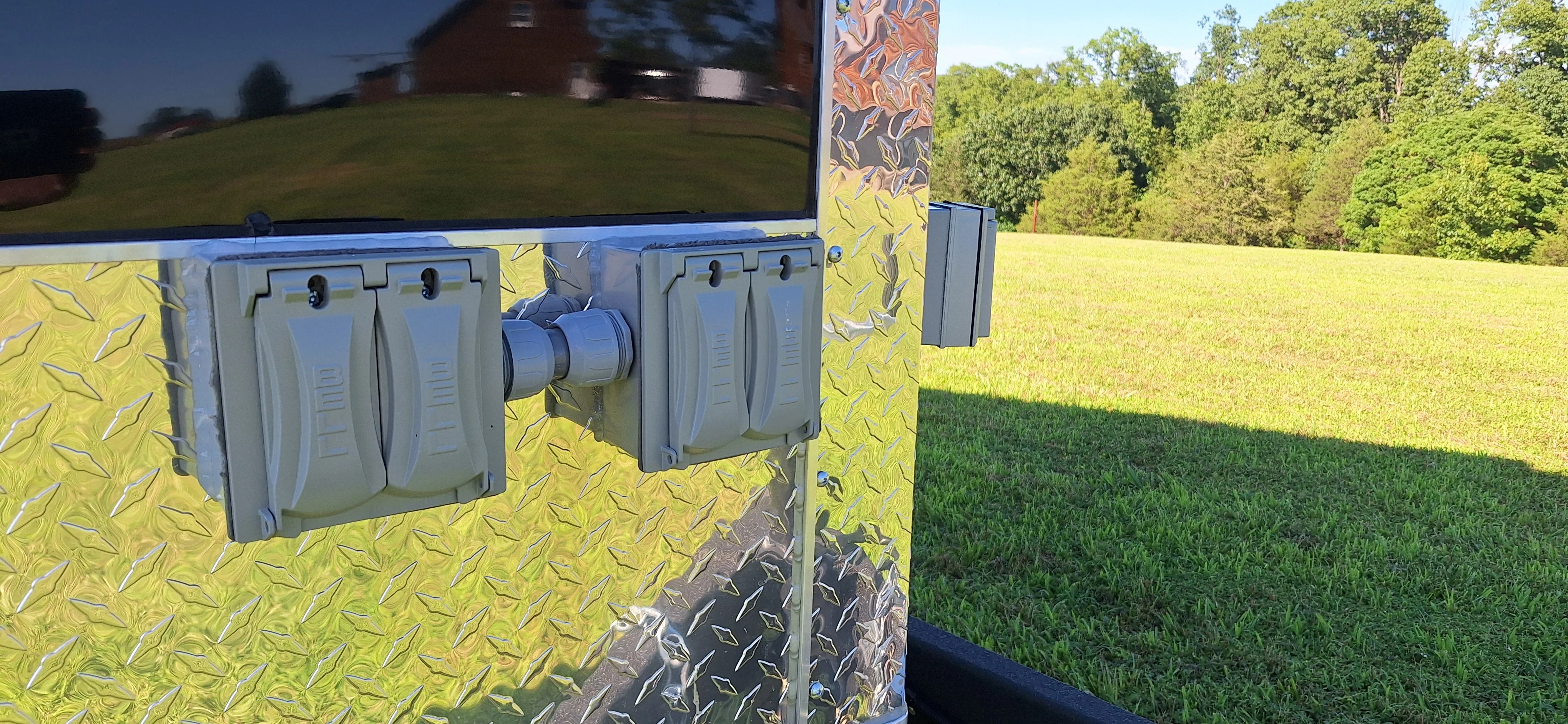 12' Enclosed SOLAR POWERED Offgrid Self-Sufficient Trailer BASE MODEL (SC) - Image 6