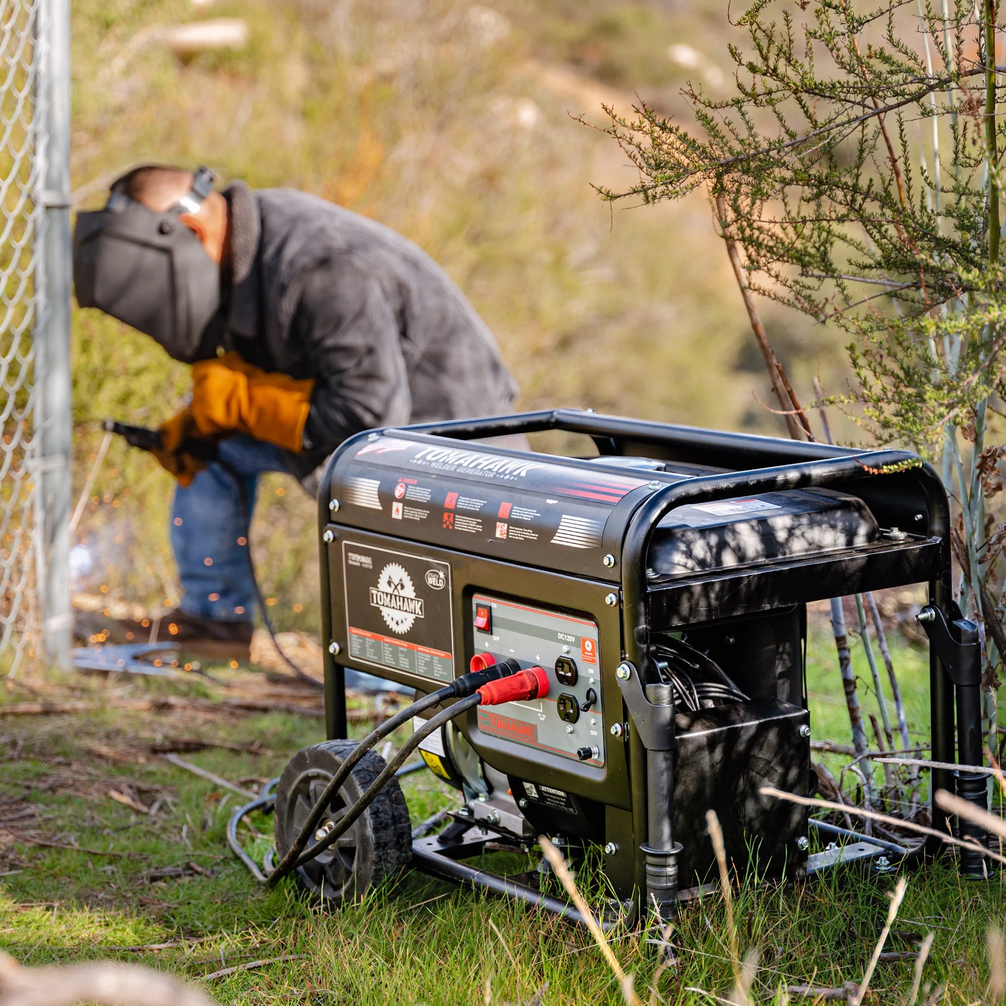 120 Amp Engine Driven Welder Generator 2200 Watt 7 HP Gas Powered - Image 2