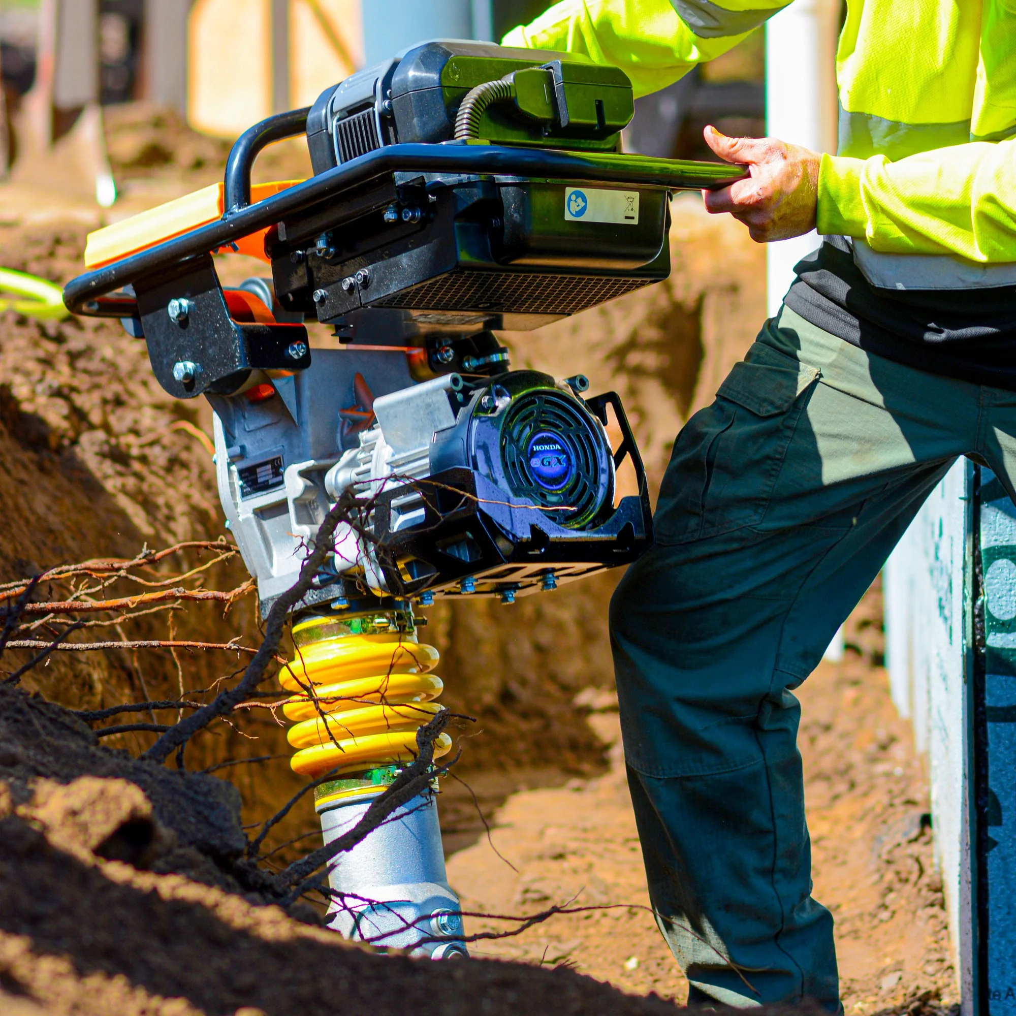 2.4 HP Battery Powered Vibratory Rammer Tamper Compactor with Honda GXE2.0S Motor - Image 8
