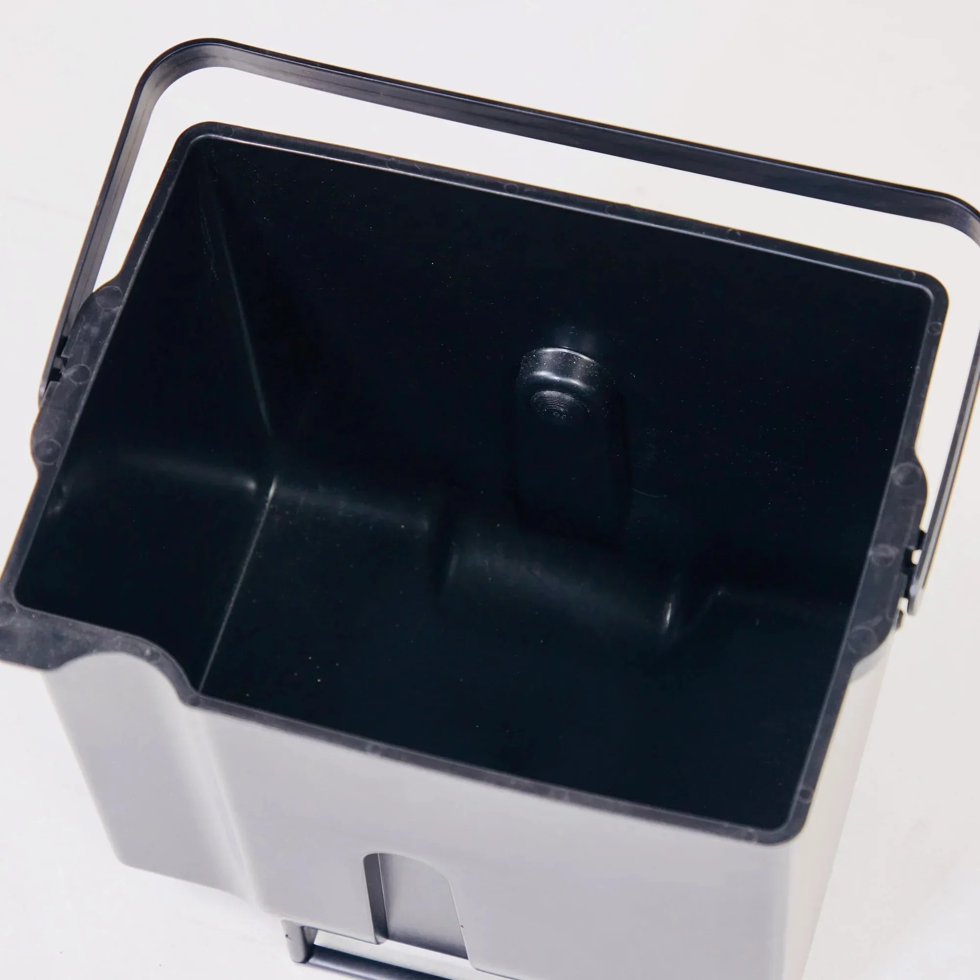 3.9 Gal Solids Bin - without agitator - Image 3
