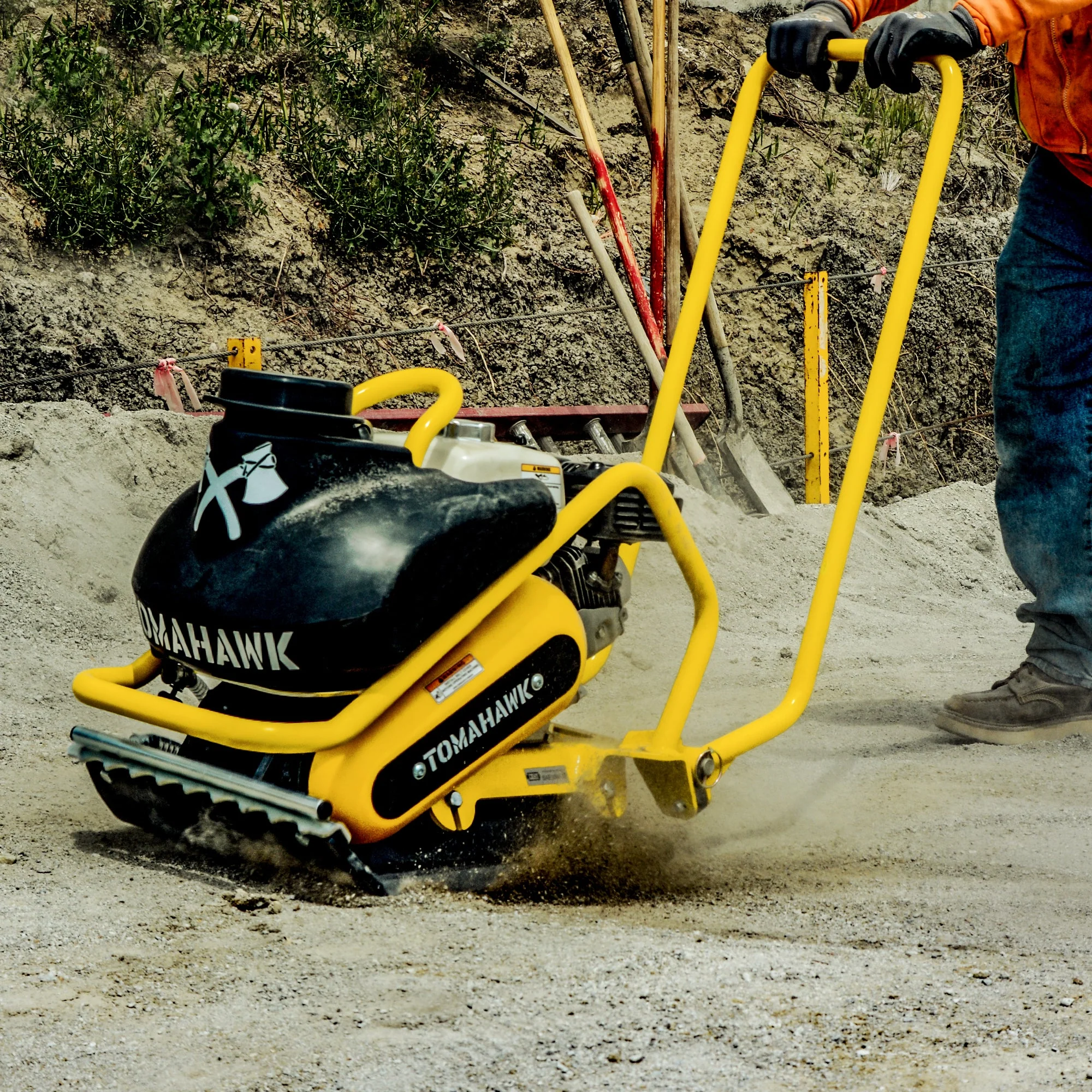 5.5 HP Honda Vibratory Plate Compactor for Asphalt Aggregate Soil Compaction - Image 17