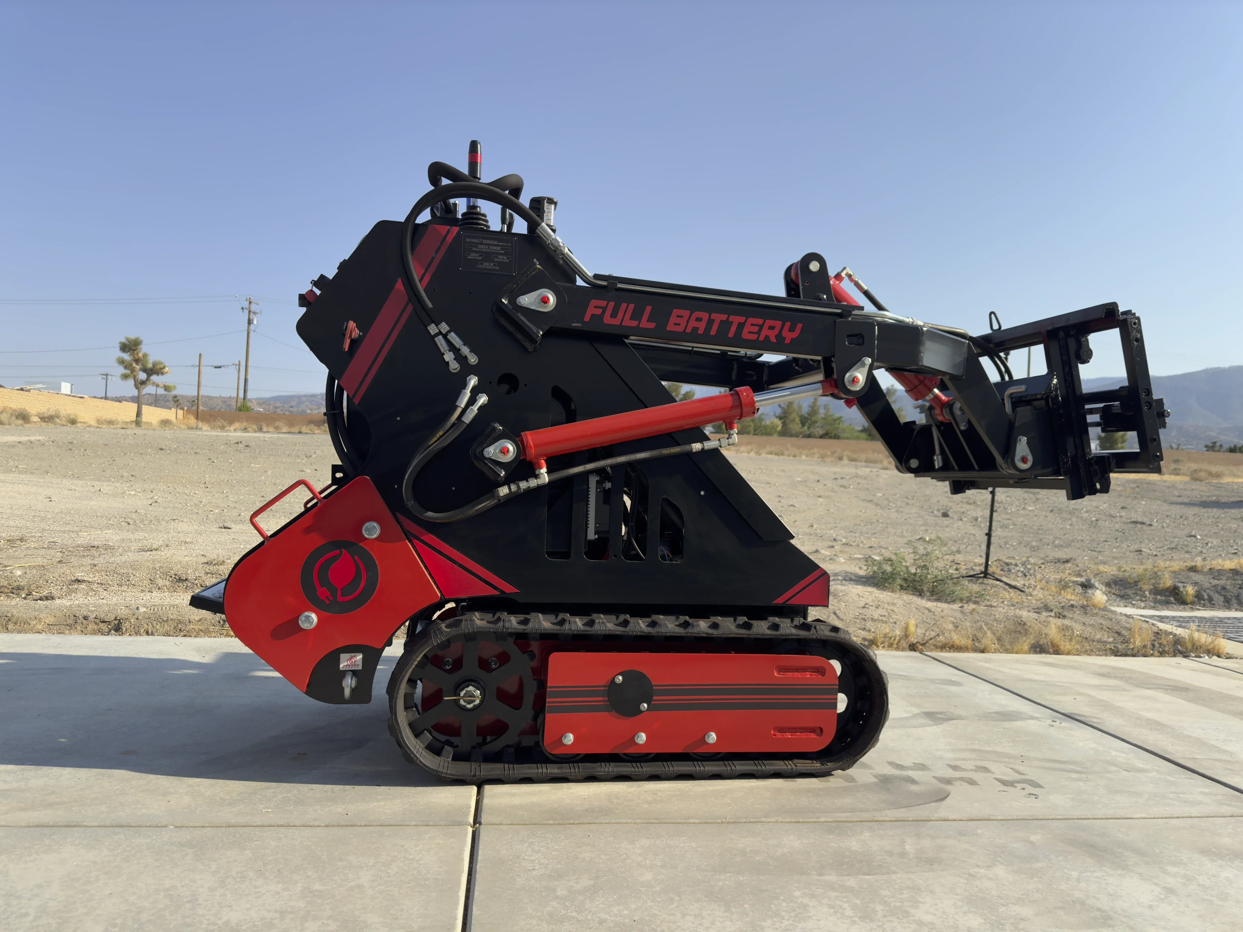 72V 16.4kWh Curiosity Mini Track Loader Skid Steer - Image 18