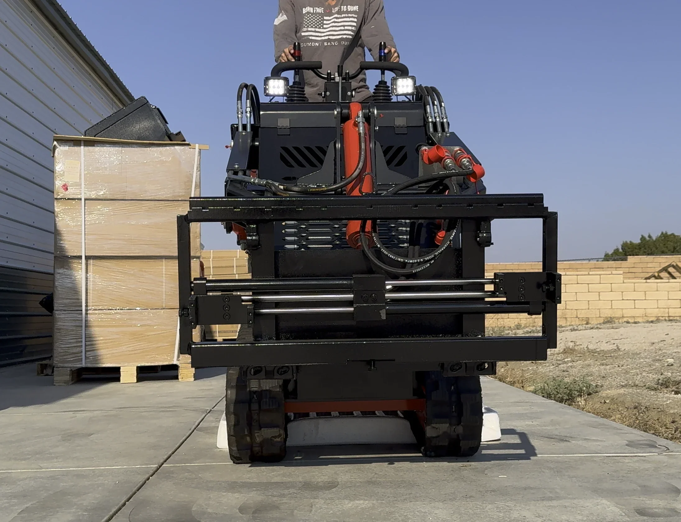 72V 16.4kWh Curiosity Mini Track Loader Skid Steer - Image 5