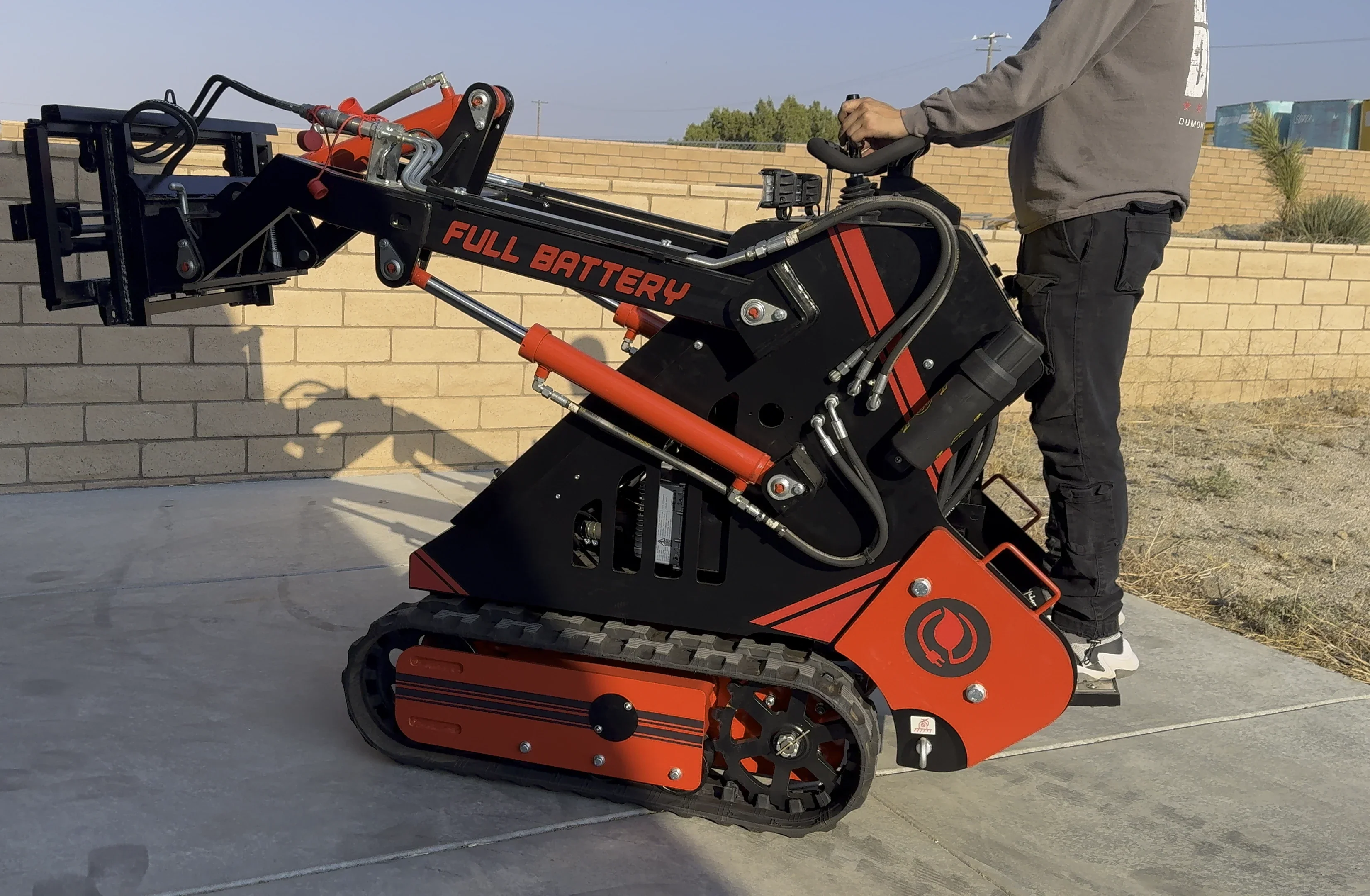 72V 16.4kWh Curiosity Mini Track Loader Skid Steer - Image 6