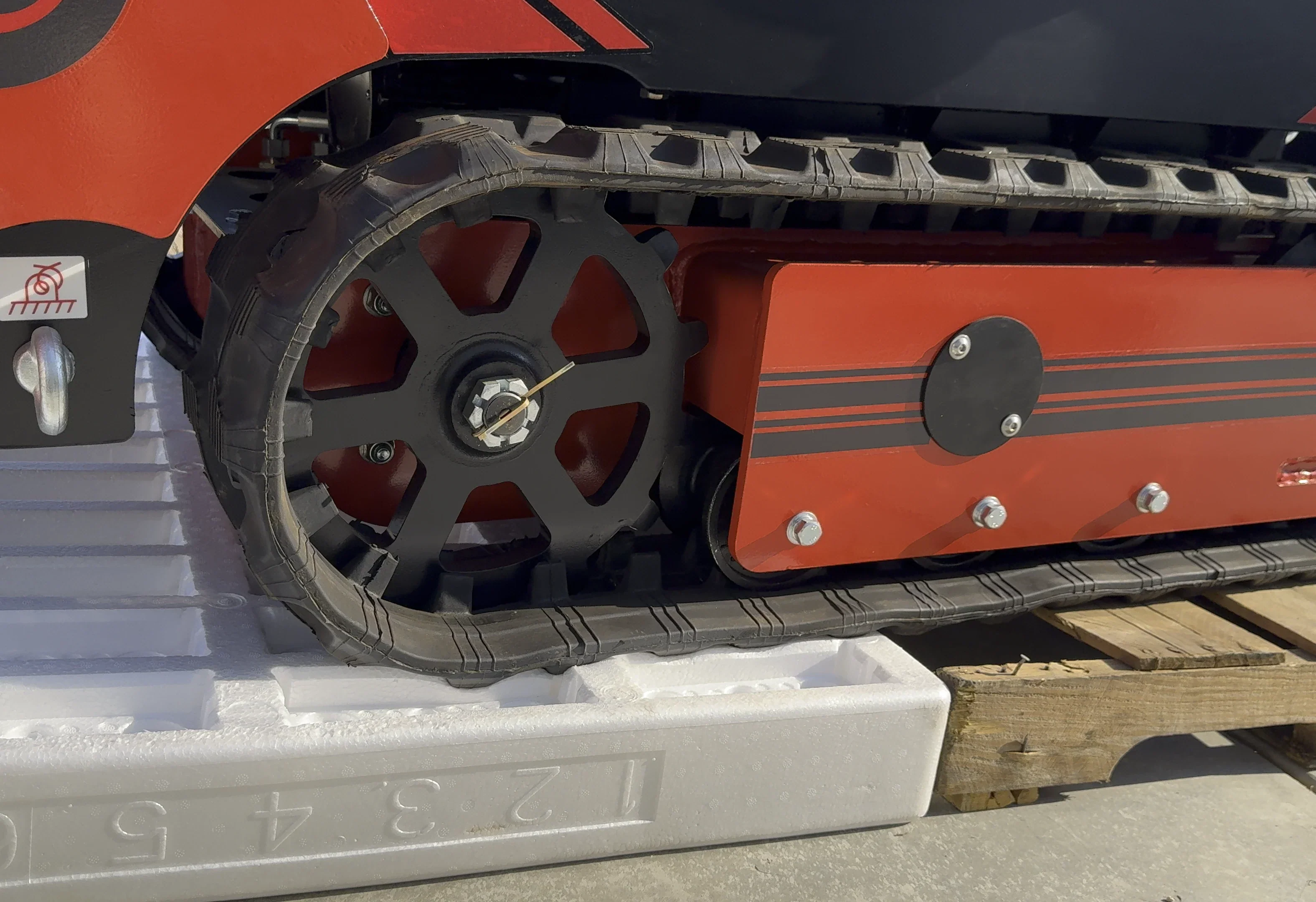 72V 16.4kWh Curiosity Mini Track Loader Skid Steer - Image 7