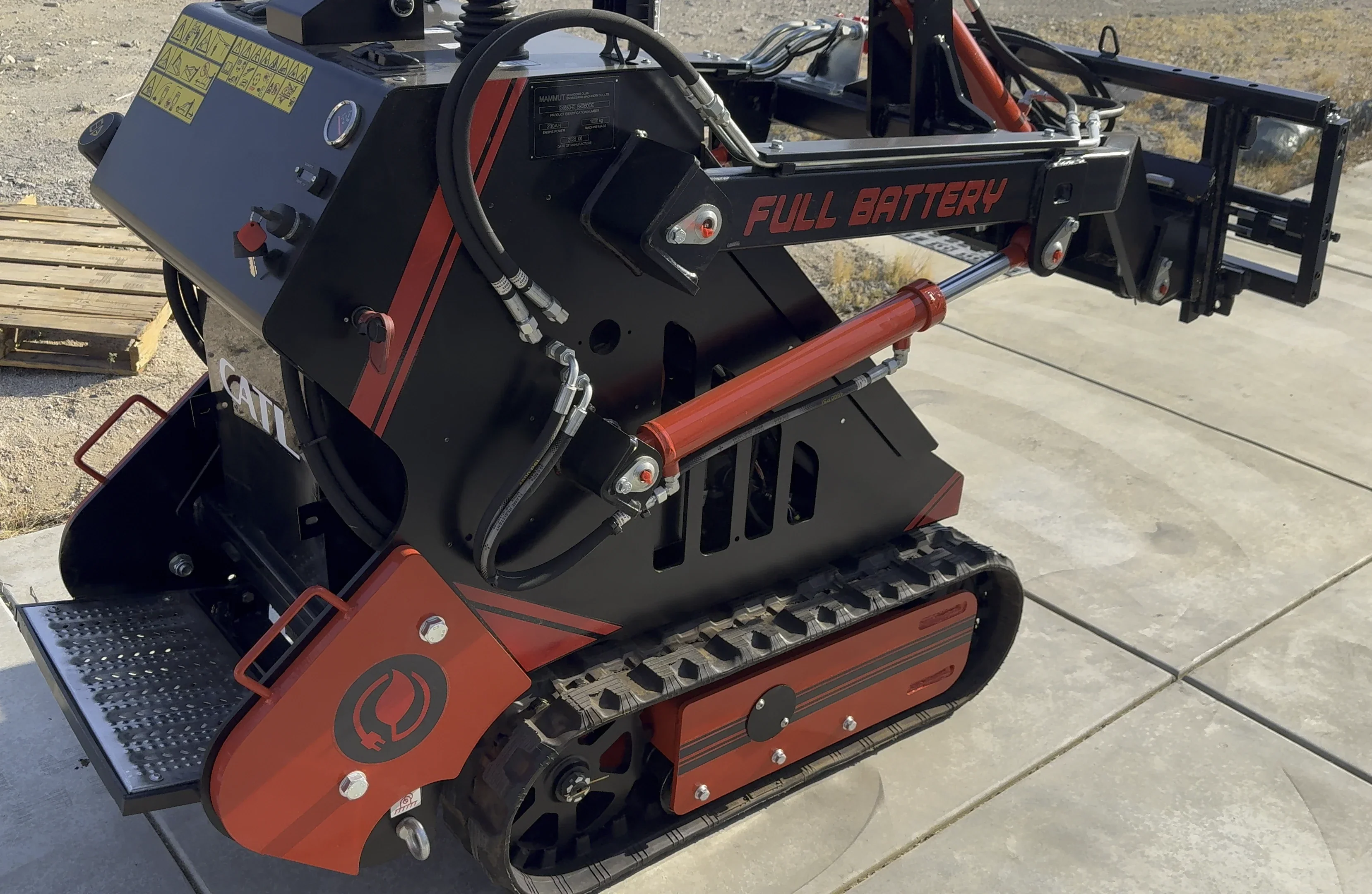 72V 16.4kWh Curiosity Mini Track Loader Skid Steer - Image 8