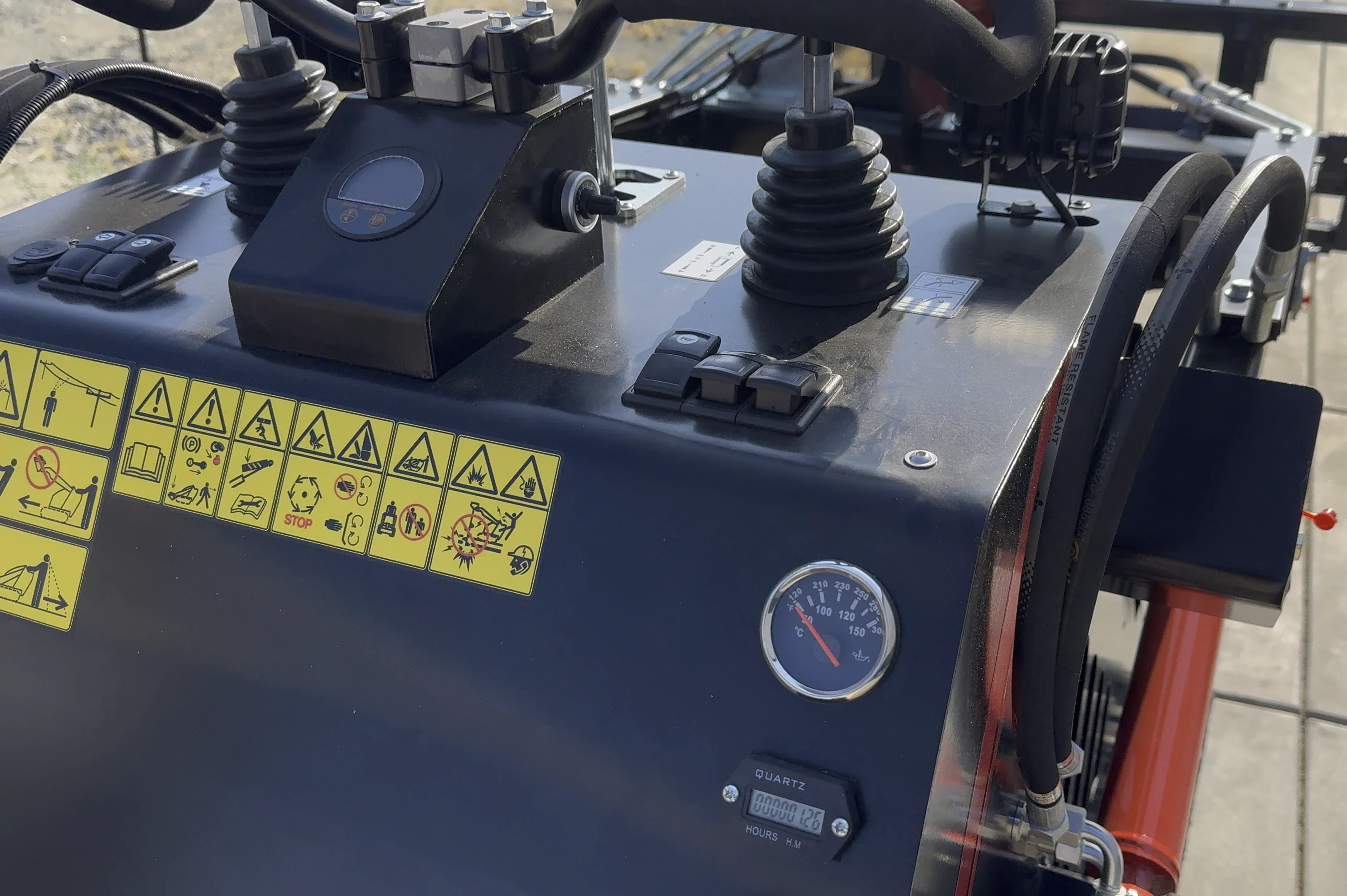 72V 16.4kWh Curiosity Mini Track Loader Skid Steer - Image 9