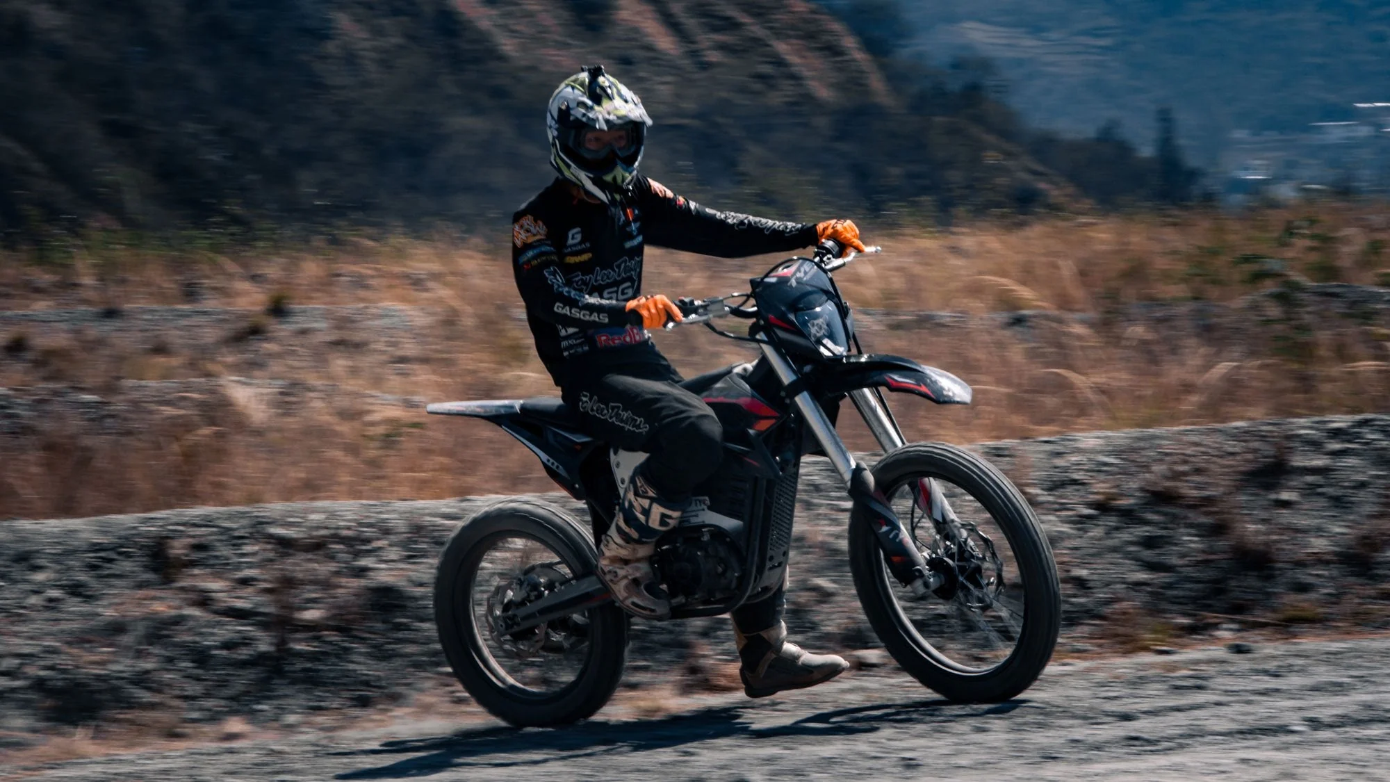 72V High Pro 12kW Electric Dirt Bike - Image 17