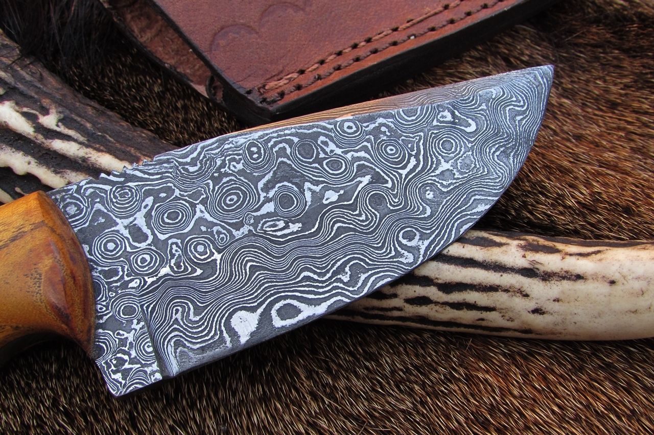 8.5-Inch Damascus Steel Drop Point Skinning Knife with Native Wood Handle - Image 3