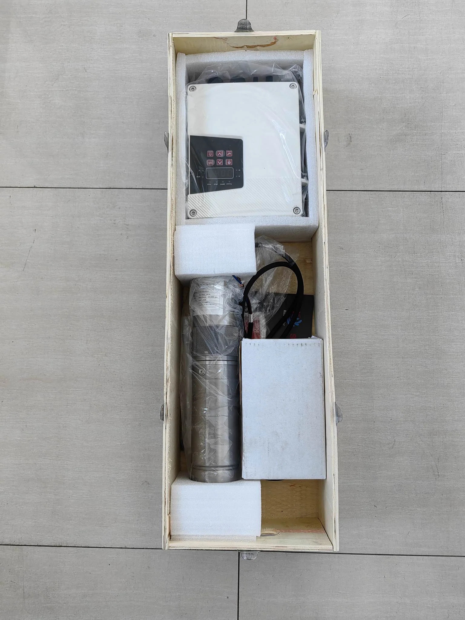 96V DC Solar Submersible Deep Well Screw Pump with  MPPT Charge Controller - Image 3