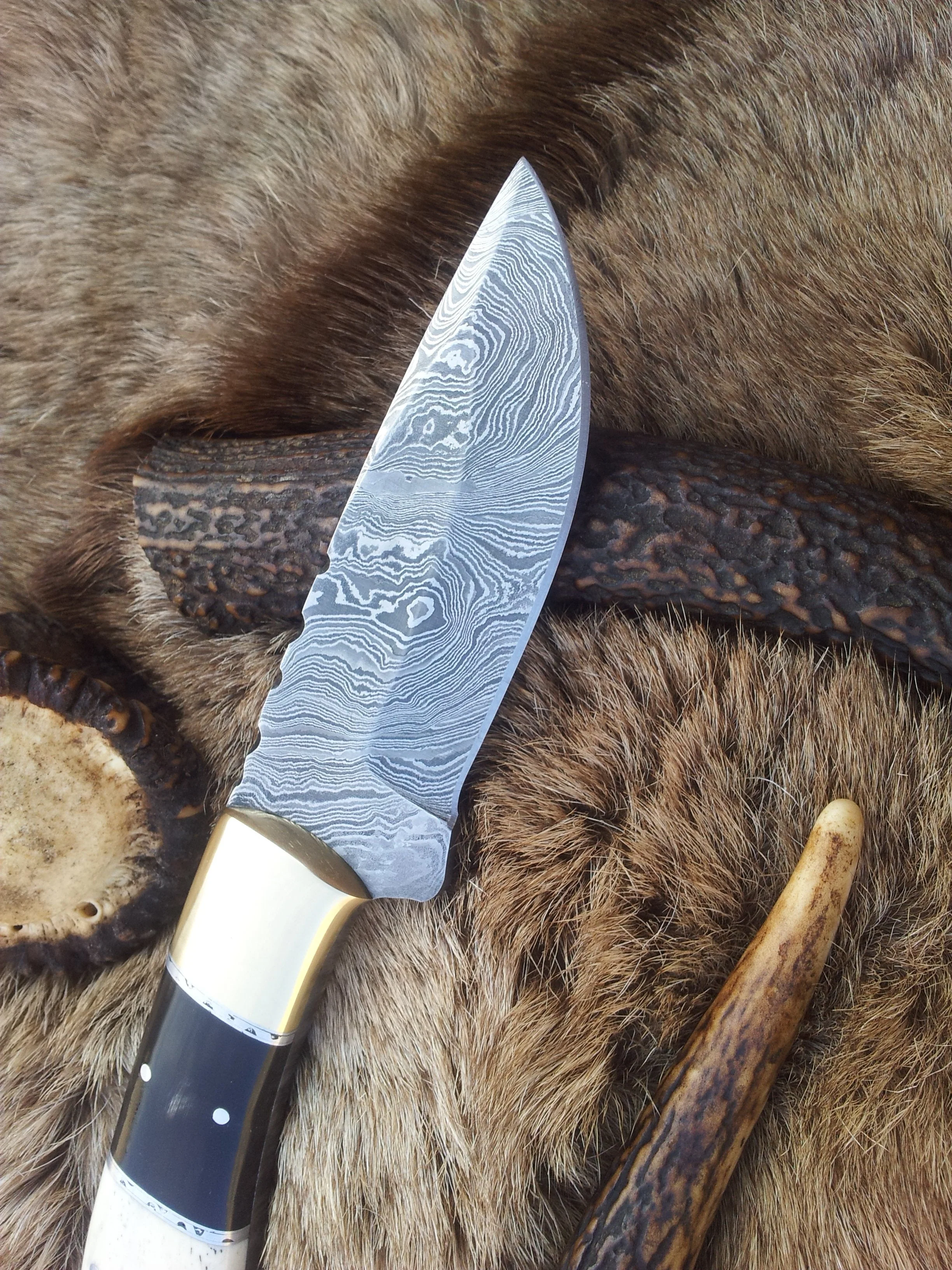 Beautiful Hand Made Damascus Knife - Image 3