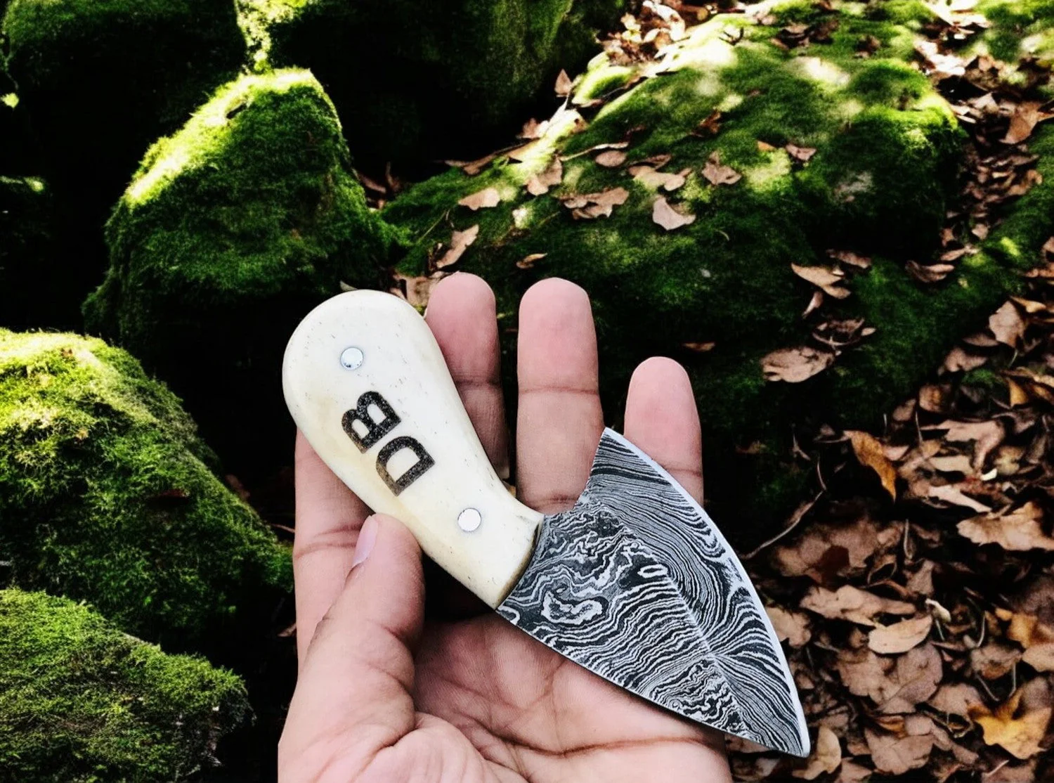 Best Knife for Field Dressing with Engraved Bone Handle – Custom Damascus Steel Skinning Knife