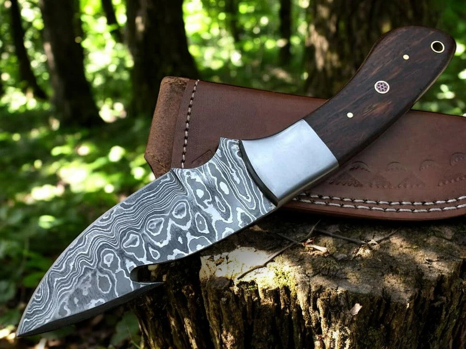 Bloodtrail – Custom Damascus Steel Gutting Knife - Image 2