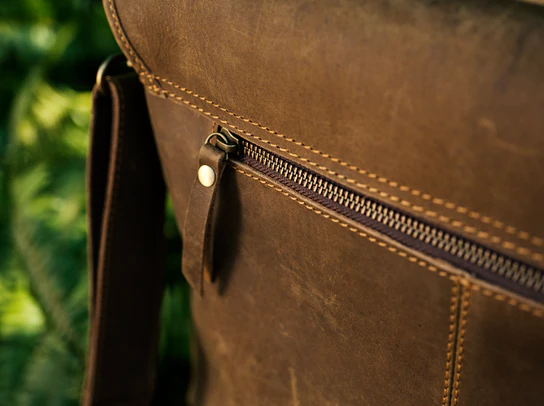 Crazy Horse Leather Messenger Bag - Image 3