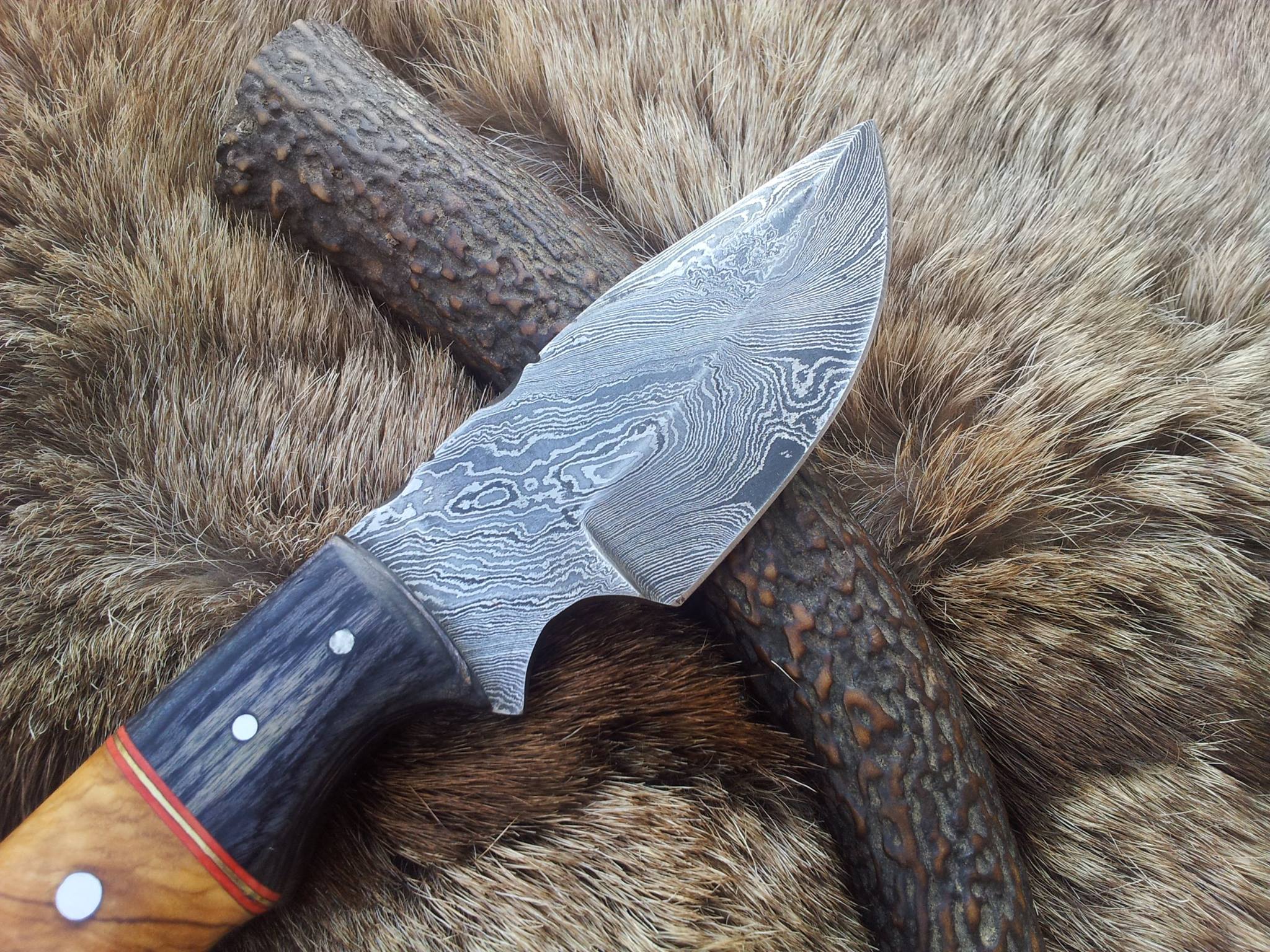 Custom Damascus Steel Field Dressing Deer Skinning Knife – 7 Inch Drop Point Blade with Olivewood Handle - Image 2