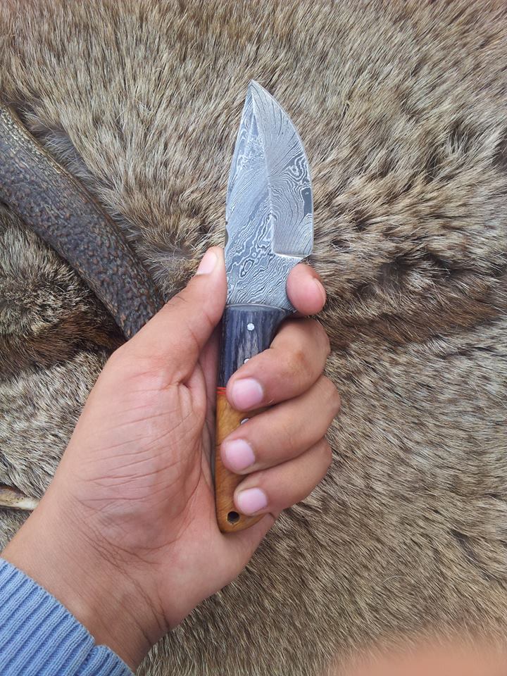Custom Damascus Steel Field Dressing Deer Skinning Knife – 7 Inch Drop Point Blade with Olivewood Handle - Image 4