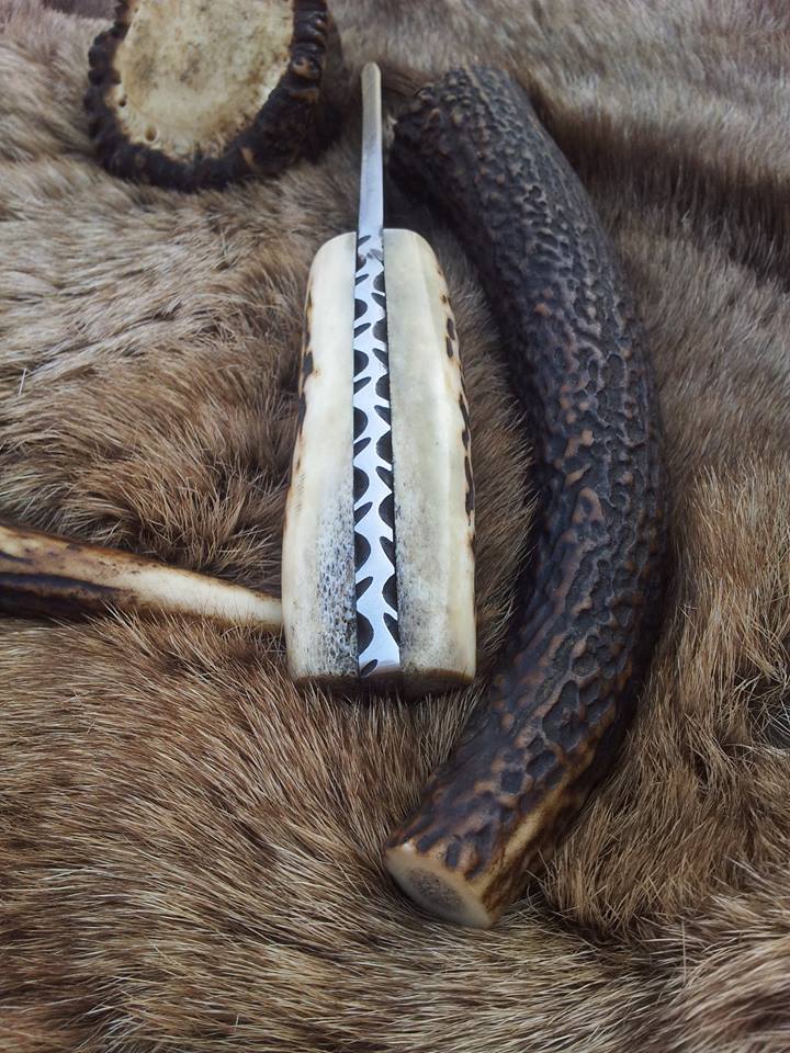 Custom Damascus Steel Field Dressing Deer Skinning Knife with Antler Horn Handle – 7 Inch Drop Point Blade - Image 3