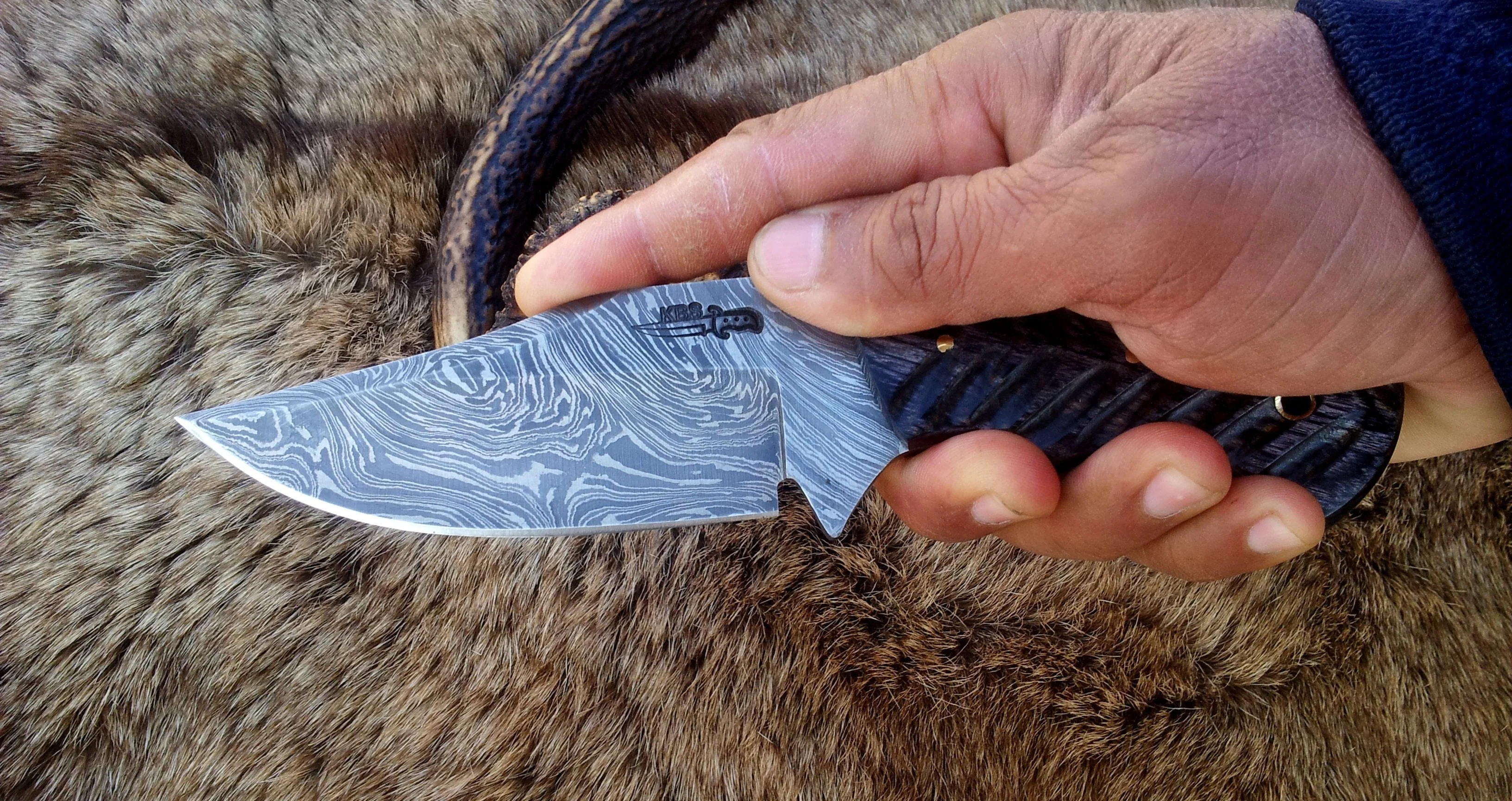 Custom Damascus Steel Field Dressing Deer Skinning Knife with Exotic Pakka Wood Handle – 8.5 Inch Hunting Knife - Image 4
