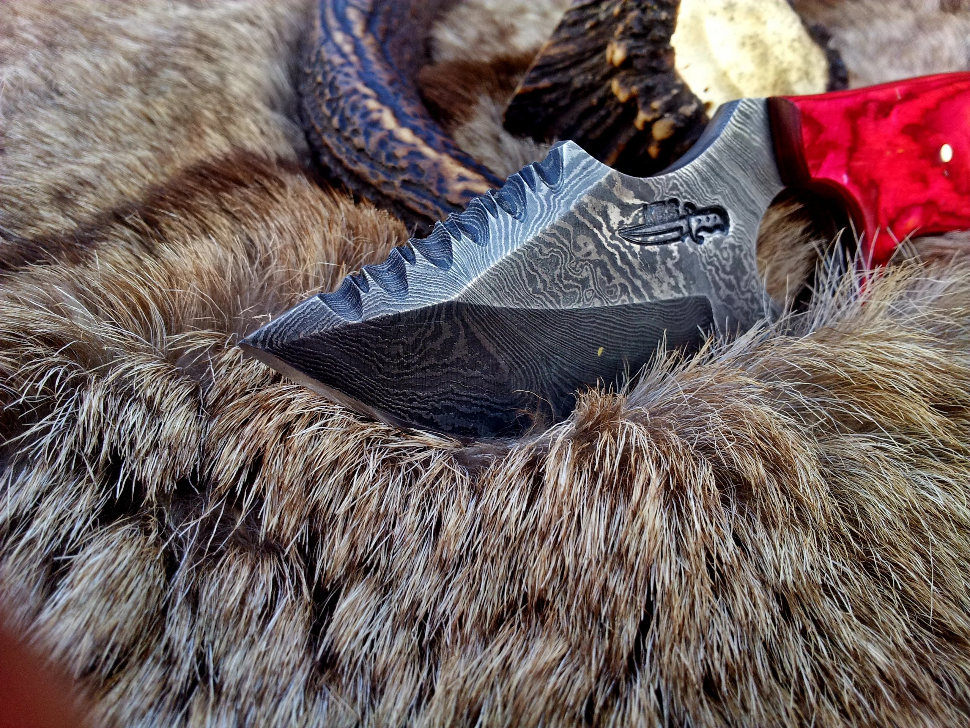 Custom Damascus Steel Field Dressing Deer Skinning Knife with Pakka Wood Handle – 7.5 Inch Drop Point Blade with Finger Hole - Image 2