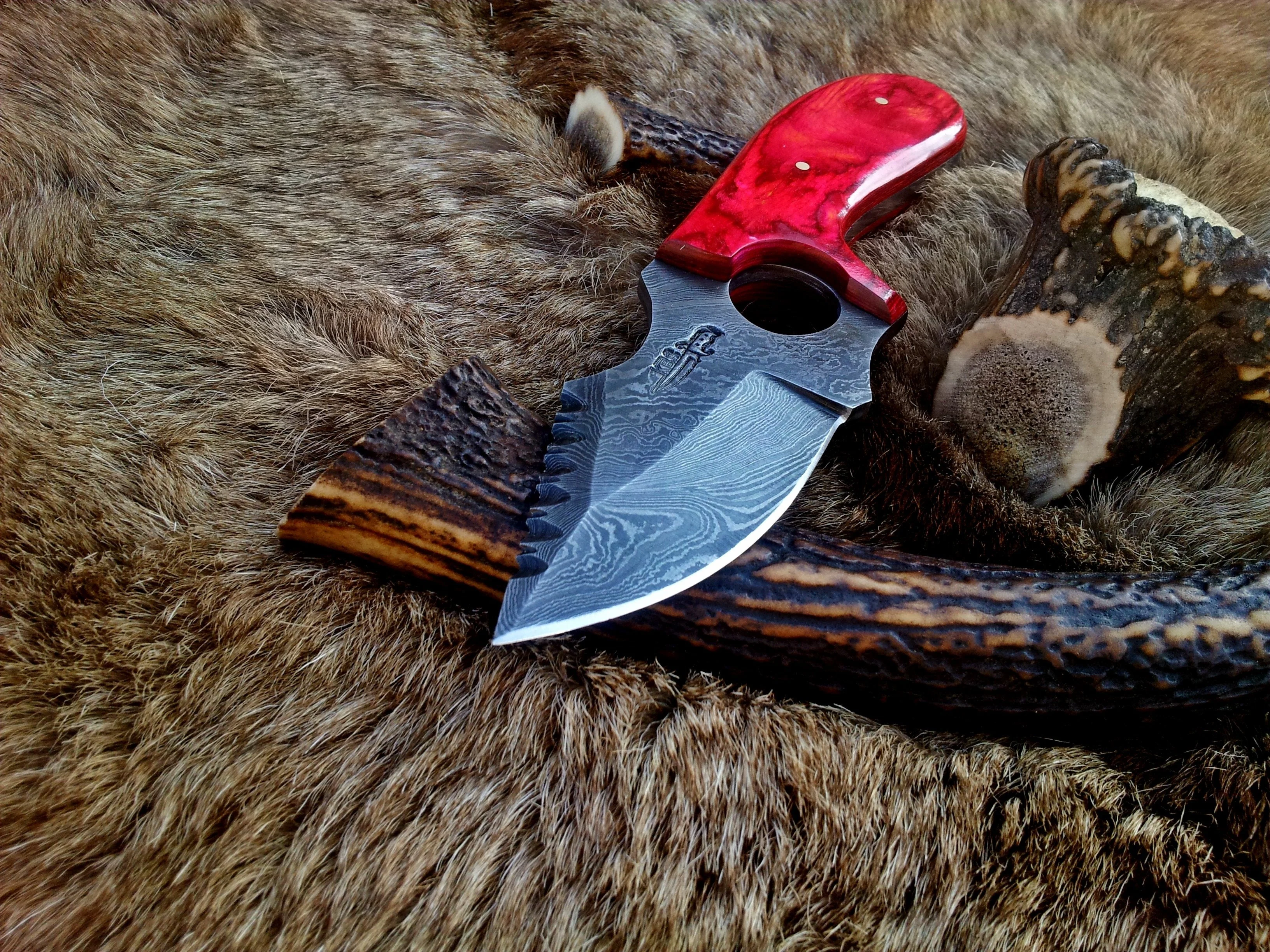 Custom Damascus Steel Field Dressing Deer Skinning Knife with Pakka Wood Handle – 7.5 Inch Drop Point Blade with Finger Hole - Image 3
