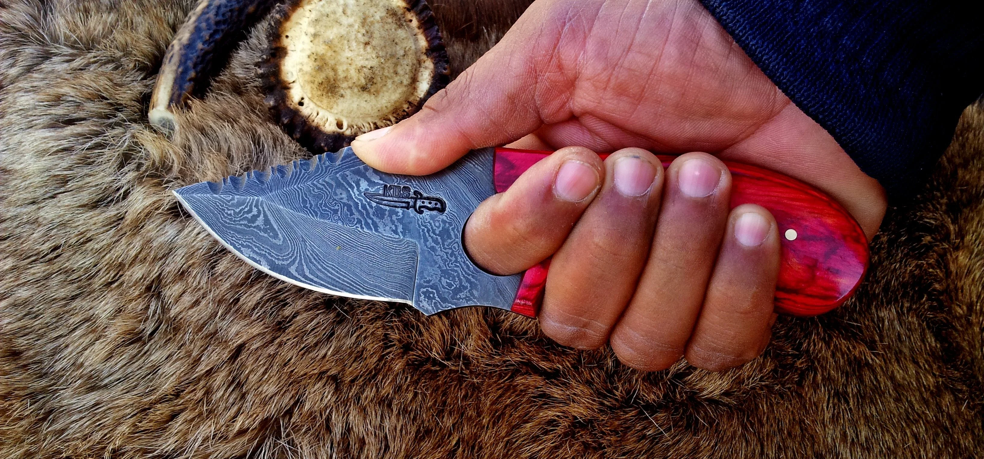 Custom Damascus Steel Field Dressing Deer Skinning Knife with Pakka Wood Handle – 7.5 Inch Drop Point Blade with Finger Hole - Image 4
