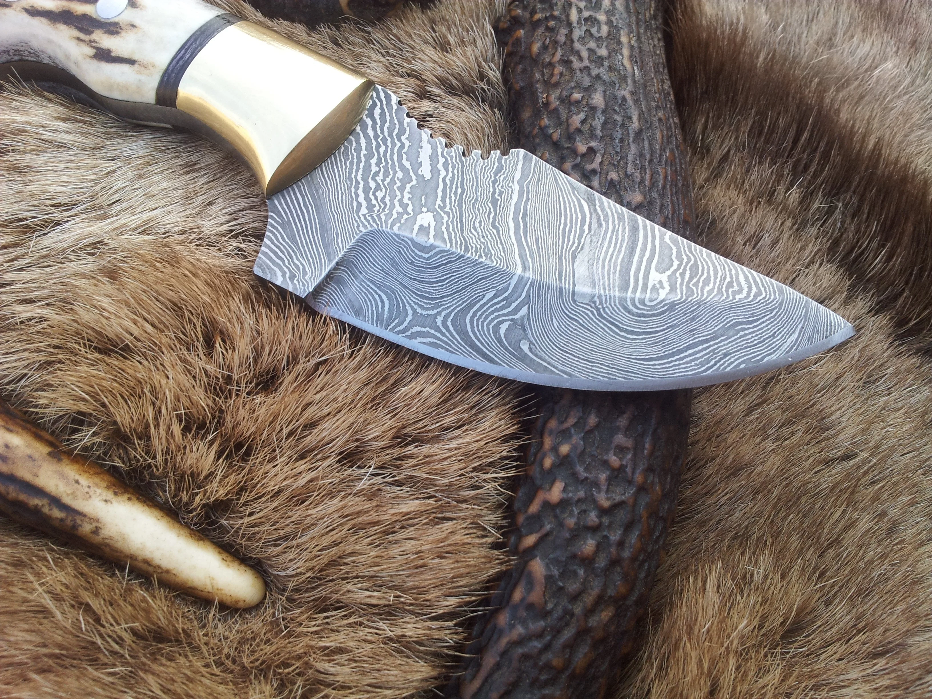 Custom Damascus Steel Field Dressing Deer Skinny Knife – 7.25 Inch Drop Point Blade with Antler Horn Handle and Brass Bolster - Image 2