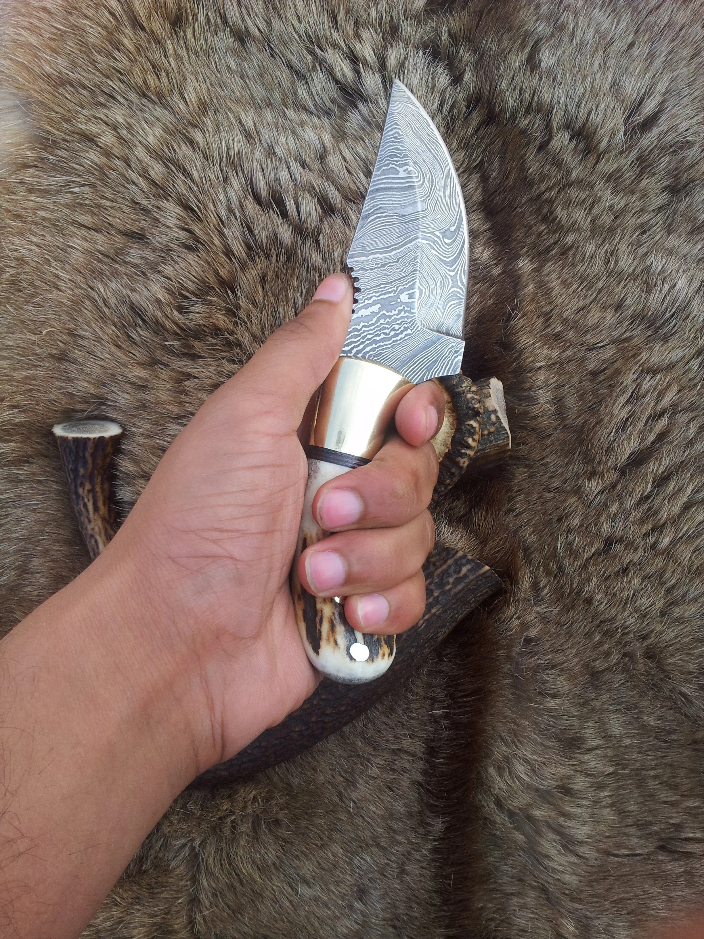 Custom Damascus Steel Field Dressing Deer Skinny Knife – 7.25 Inch Drop Point Blade with Antler Horn Handle and Brass Bolster - Image 6