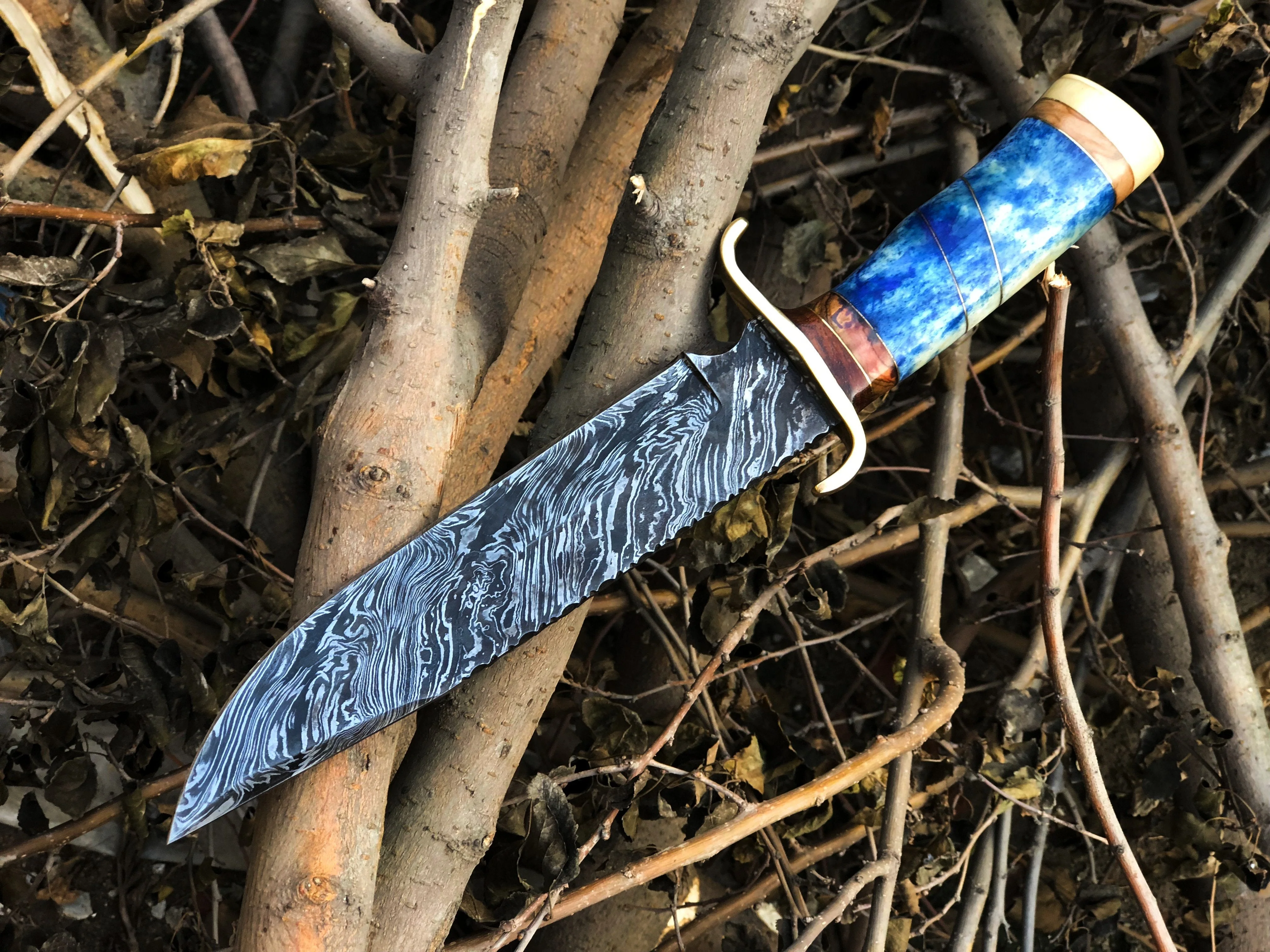 Custom Handcrafted Fire Pattern Damascus Steel Bowie Knife – Buffalo Horn & Olive Wood Handle with Leather Sheath | 13-Inch, Perfect for Hunting – KBS Knives - Image 2