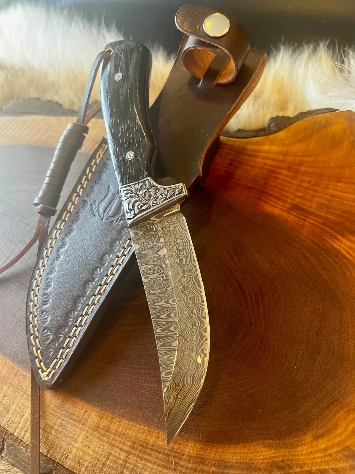Custom Handmade Damascus Hunting Skinning Knife with Sheep Horn Handle and Engraved Steel Guard - Image 2