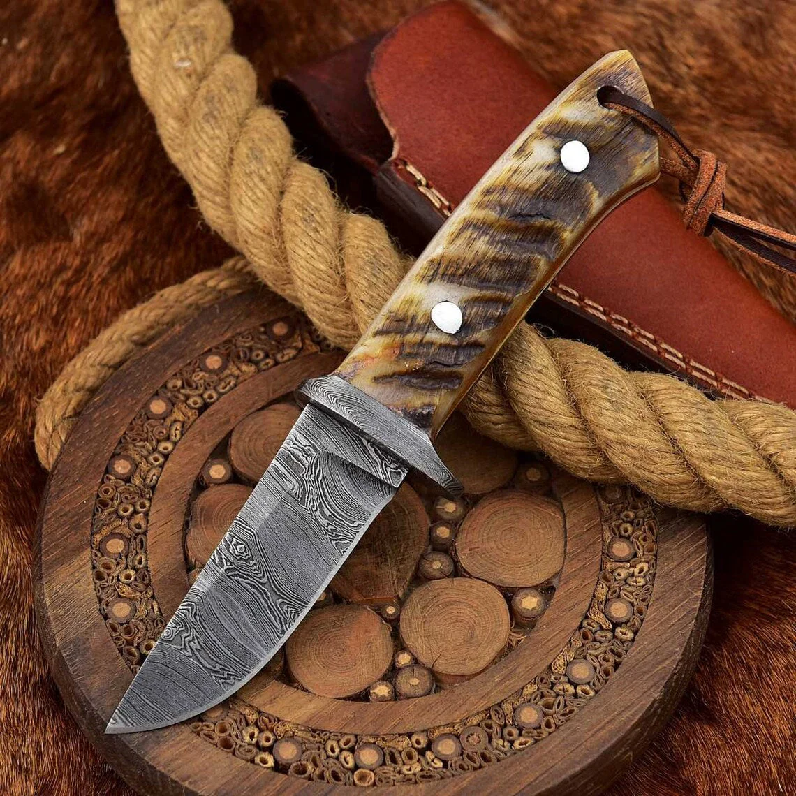 Custom Handmade Damascus Skinning Knife with Sheep Horn Handle, 7.75-inch - Image 2