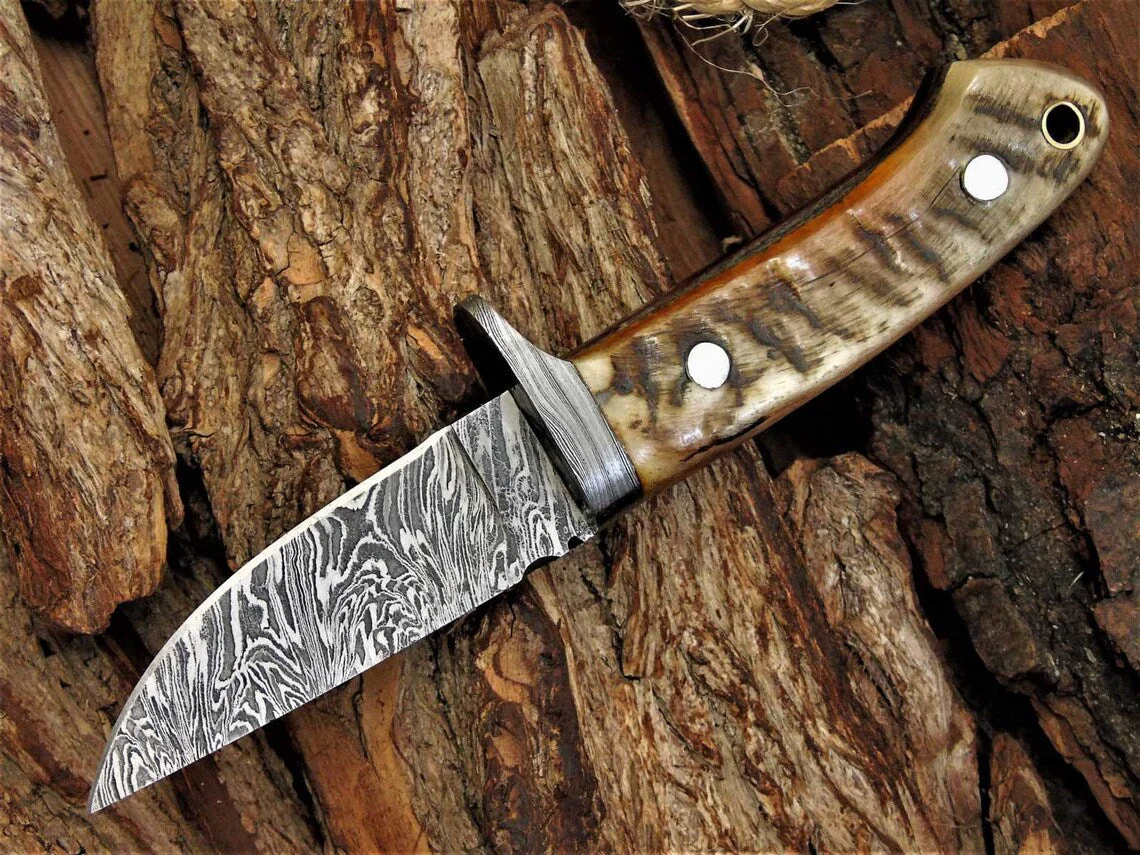 Custom Handmade Damascus Steel Blade Skinning Knife with Sheep Horn Handle, 8-Inch Overall Length, and Leather Sheath - Perfect for Hunters - Image 2