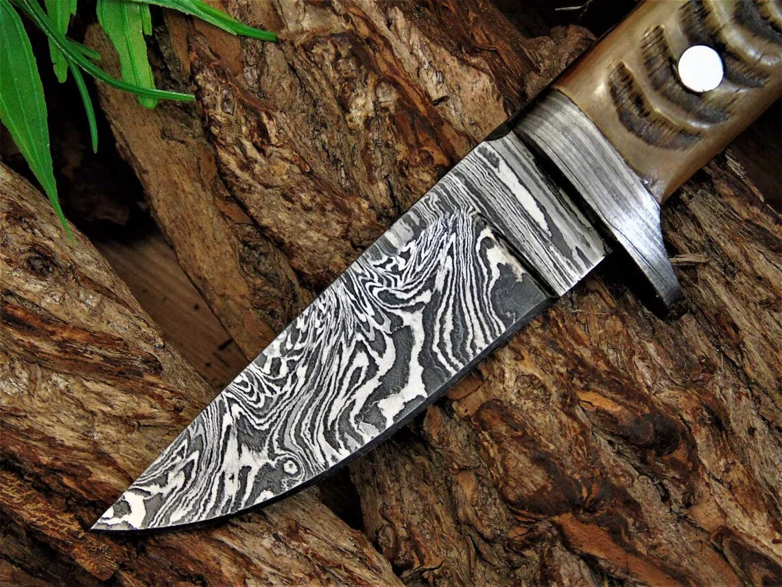Custom Handmade Damascus Steel Blade Skinning Knife with Sheep Horn Handle, 8-Inch Overall Length, and Leather Sheath - Perfect for Hunters - Image 3