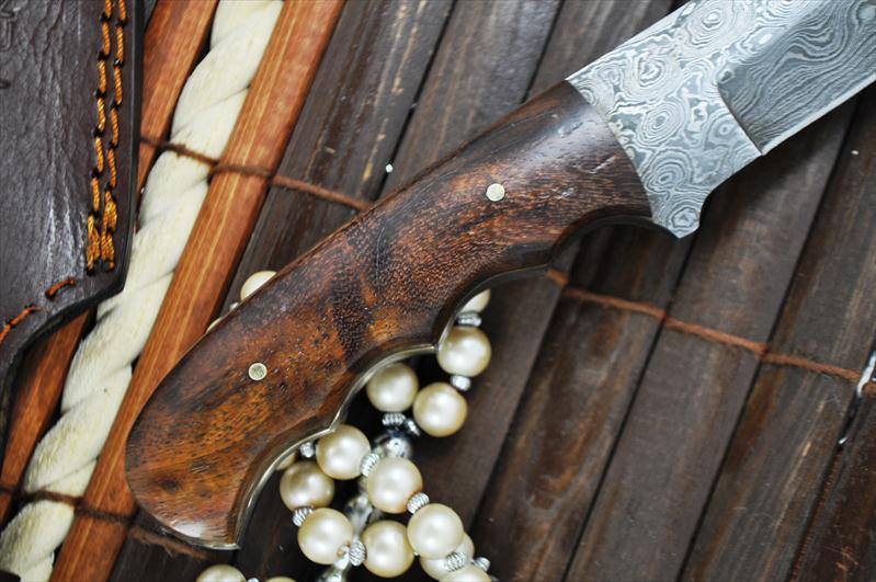 Custom Handmade Damascus Steel EDC Skinning Knife - Image 2