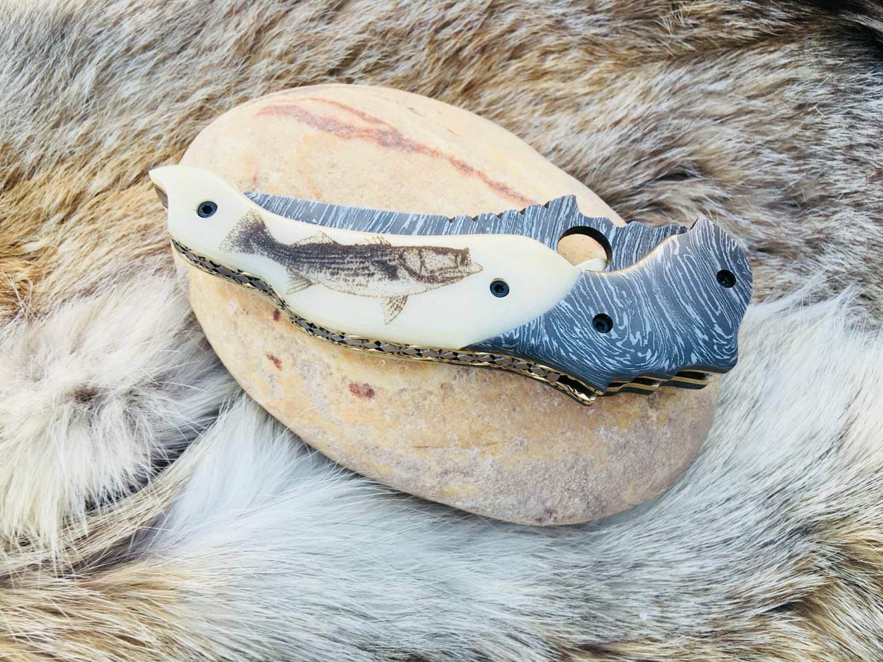 Custom Handmade Damascus Steel Engraved Folding Pocket Knife with Hand-Engraved Bone Handle and Leather Case - Image 2