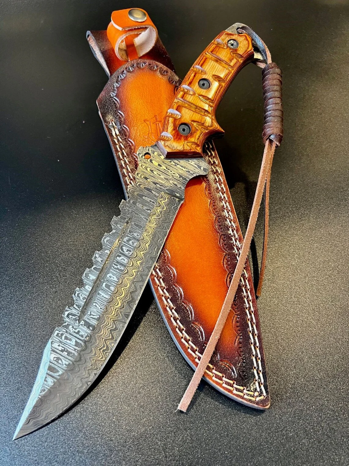 Custom Handmade Damascus Steel Fighter Bowie Knife with Exotic Wood Handle and Leather Sheath - Image 3