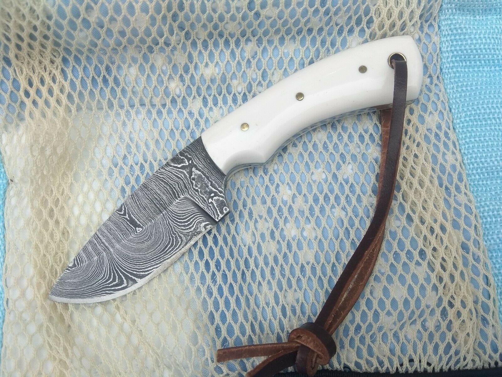Custom Handmade Damascus Steel Fixed Blade Skinning Knife - Image 2