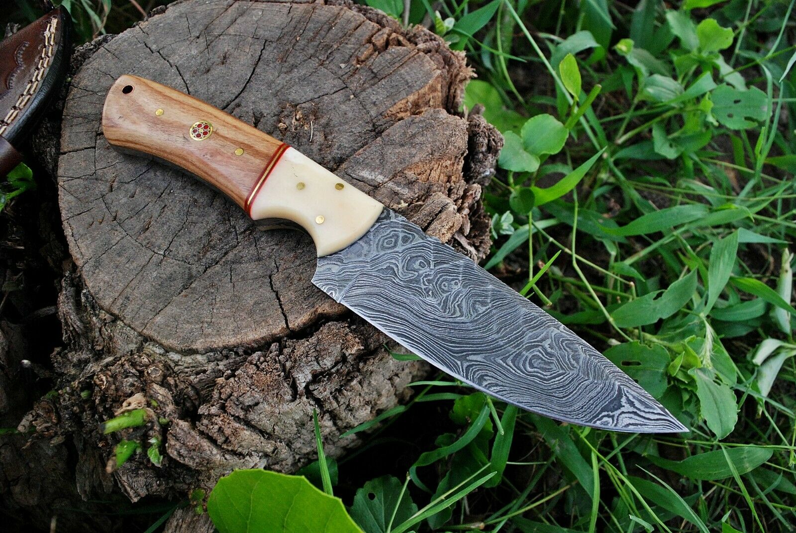 Custom Handmade Damascus Steel Hunting Knife - Image 2