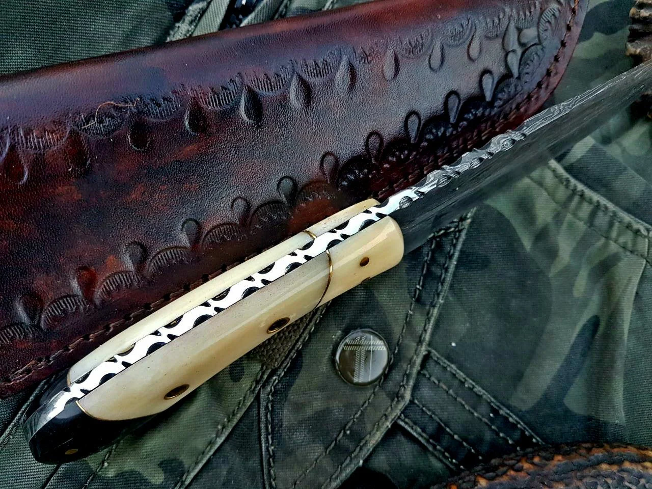 Custom Handmade Damascus Steel Hunting Knife - Image 5