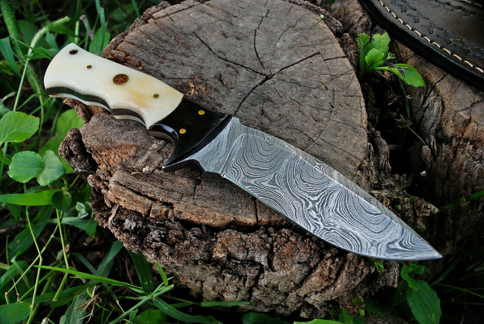 Custom Handmade Damascus Steel Hunting Knife - Image 3