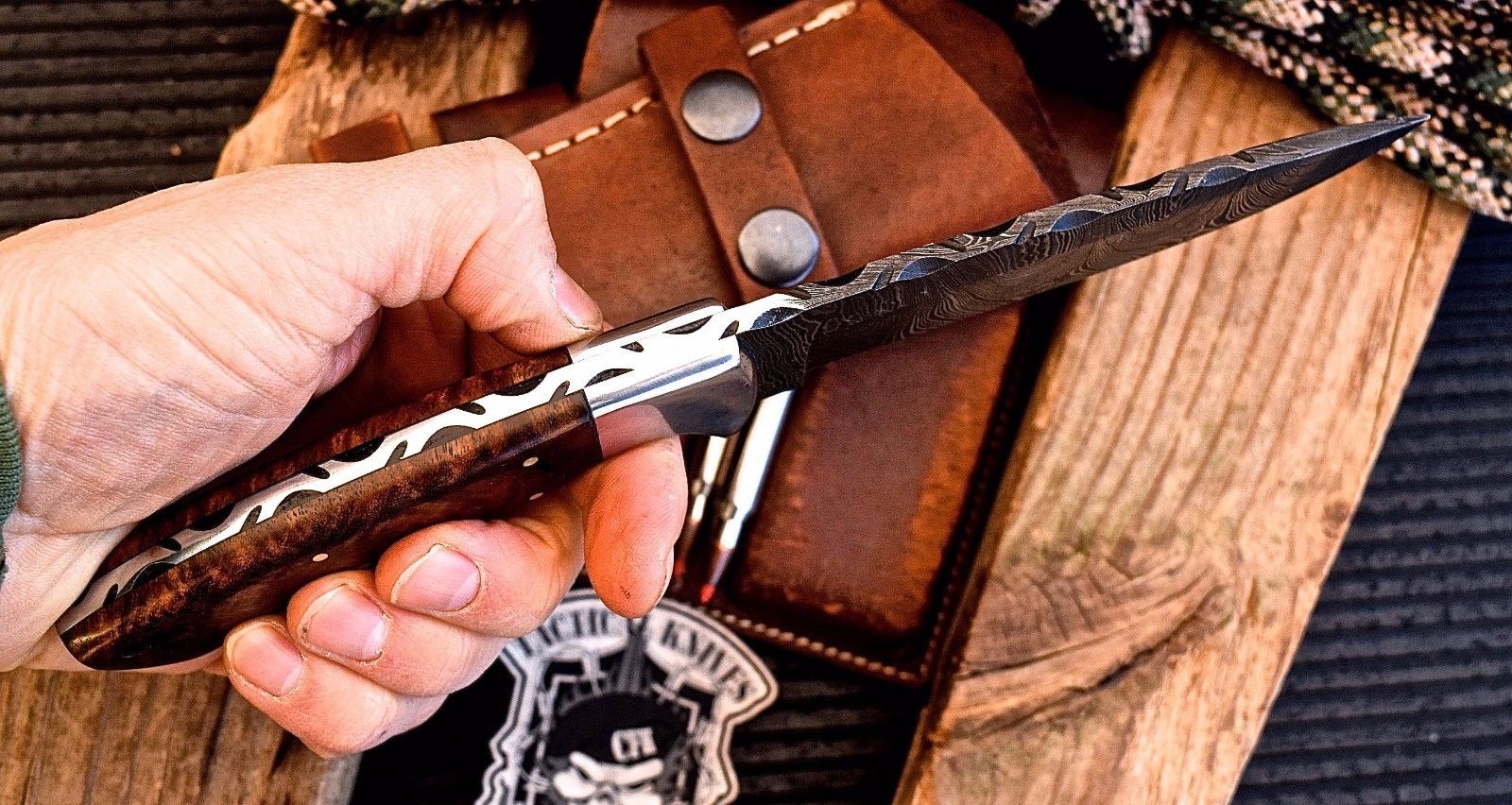 Custom Handmade Damascus Steel Hunting Knife with Rosewood Handle - Image 3