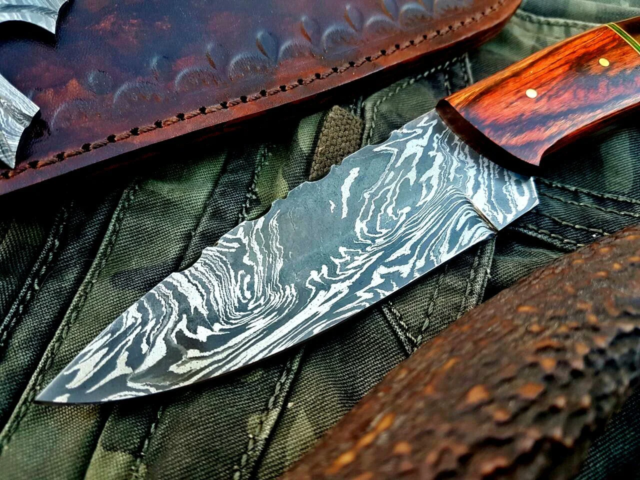 Custom Handmade Damascus Steel Hunting Skinning Knife - Image 2