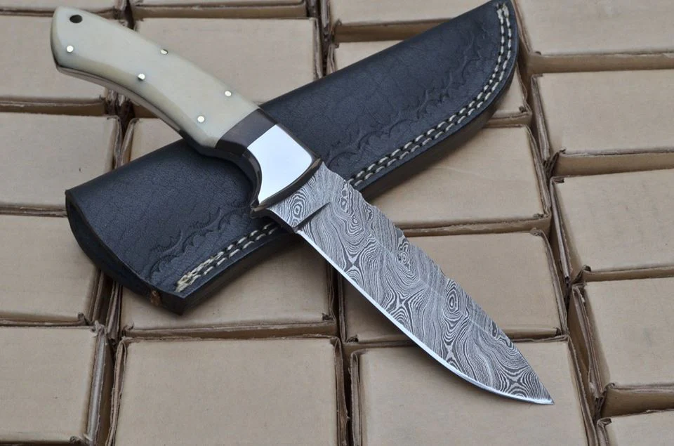 Custom Handmade Damascus Steel Hunting/Skinning Knife - Image 2