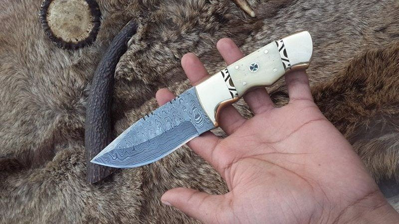 Custom Handmade Damascus Steel Hunting/Skinning Knife - Image 2