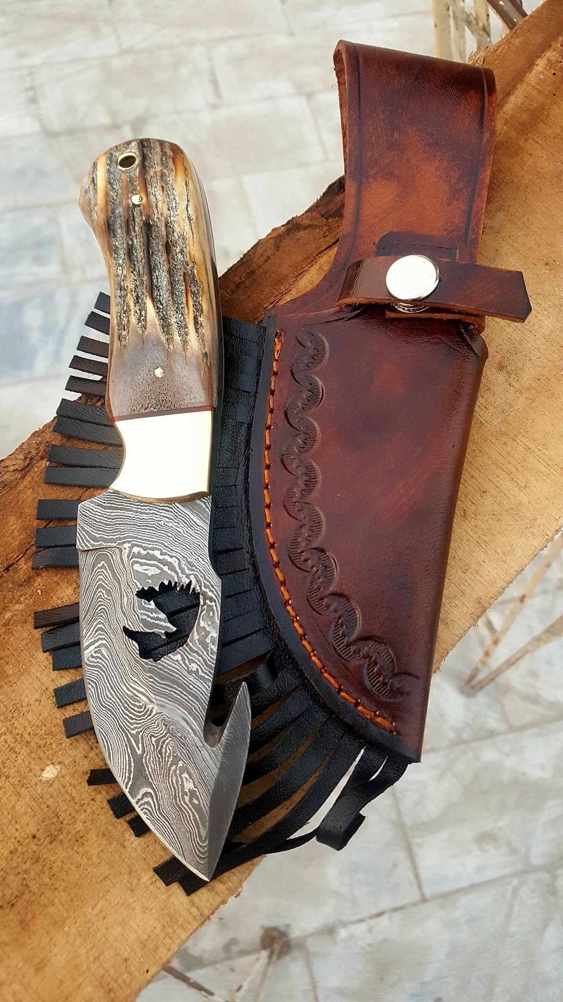 Custom Handmade Deer Gut Hook Skinning Knife – Damascus Steel with Antler Horn Handle - Image 2