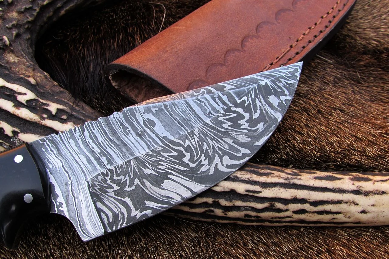 Custom Handmade Deer Skinning Knife – 8.5 Inches Damascus Steel - Image 3