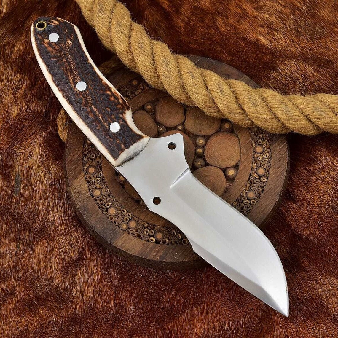 Custom Handmade Good Skinning Knife with Leather Sheath - Image 2
