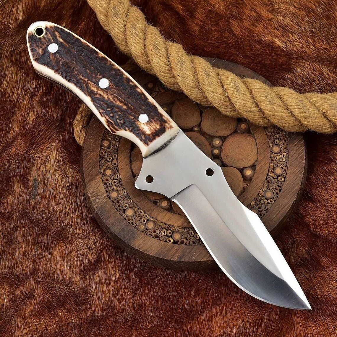Custom Handmade Good Skinning Knife with Leather Sheath - Image 3