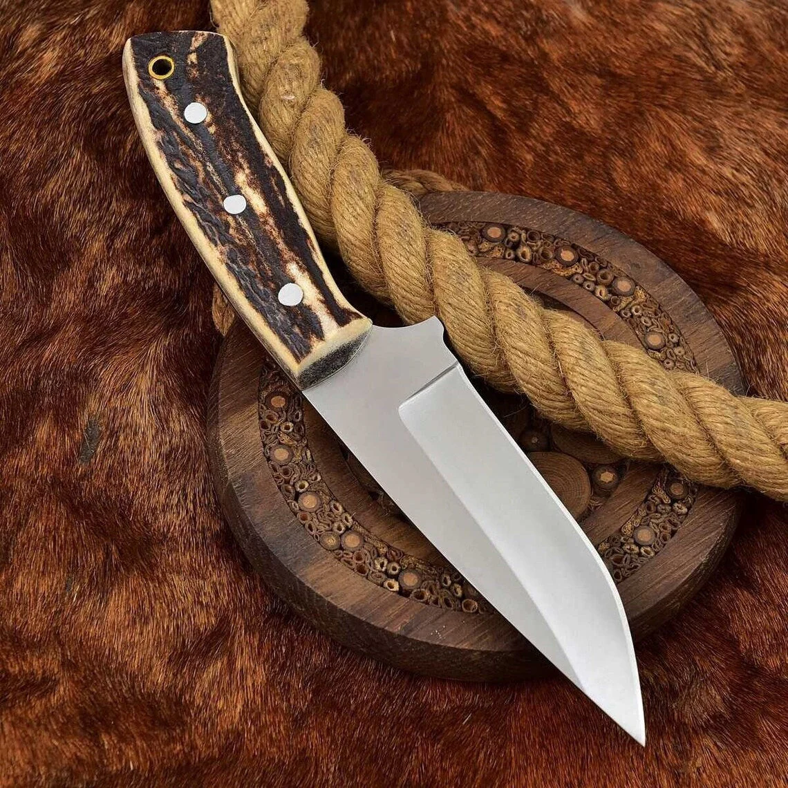 Custom Handmade Great Skinning Knife with Leather Sheath - Image 4