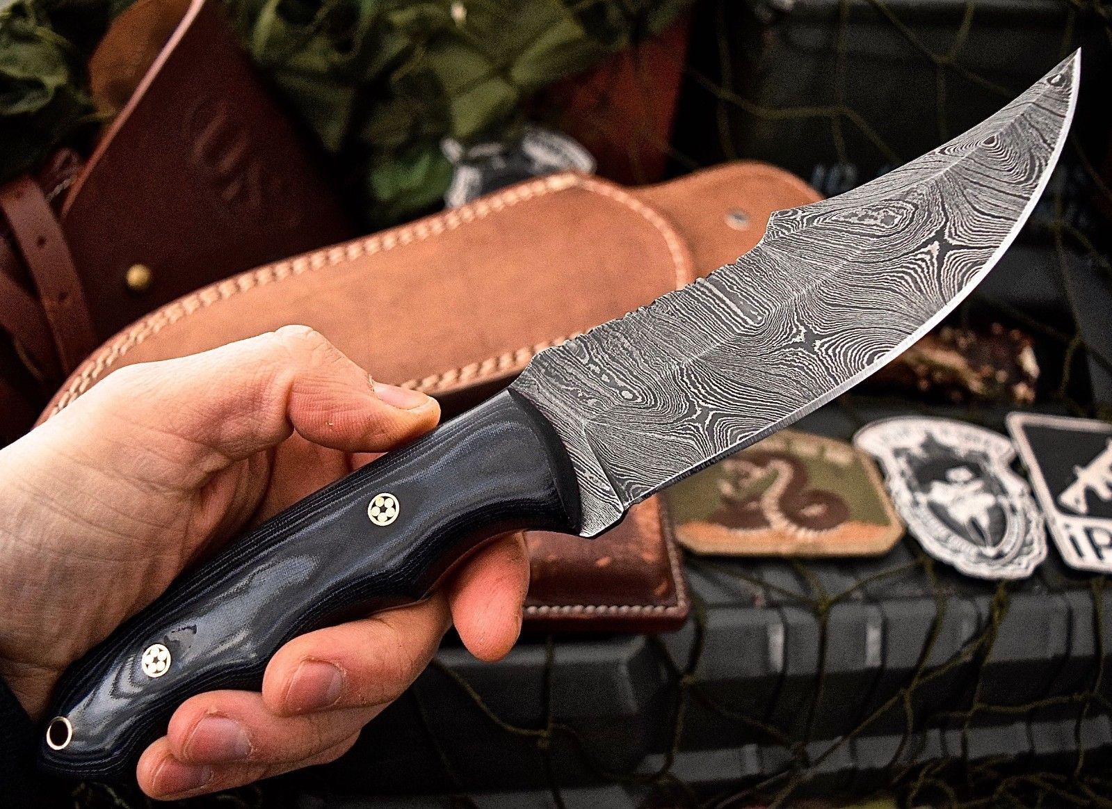 Custom Handmade Hunters Knife with Damascus Steel Blade - Image 2