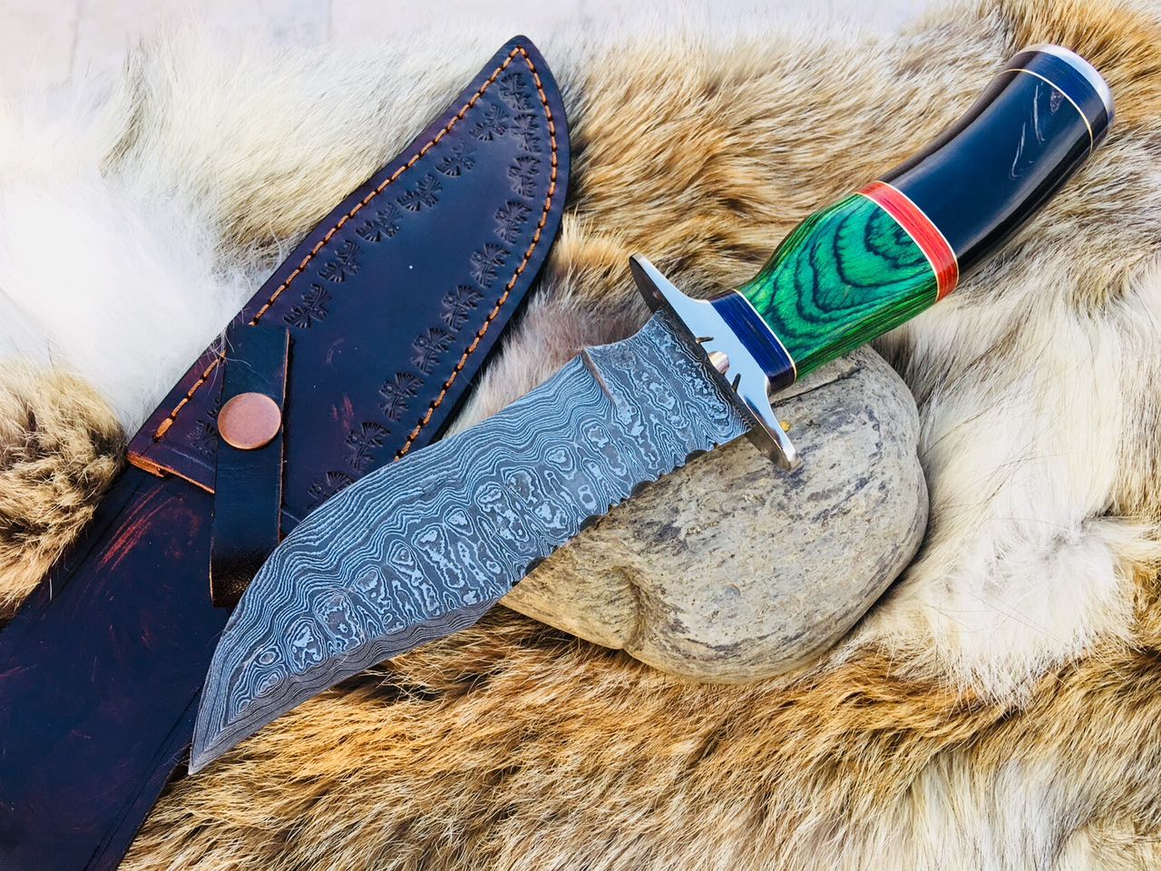 Custom Handmade Hunting Knife with Damascus Steel Blade - Image 4